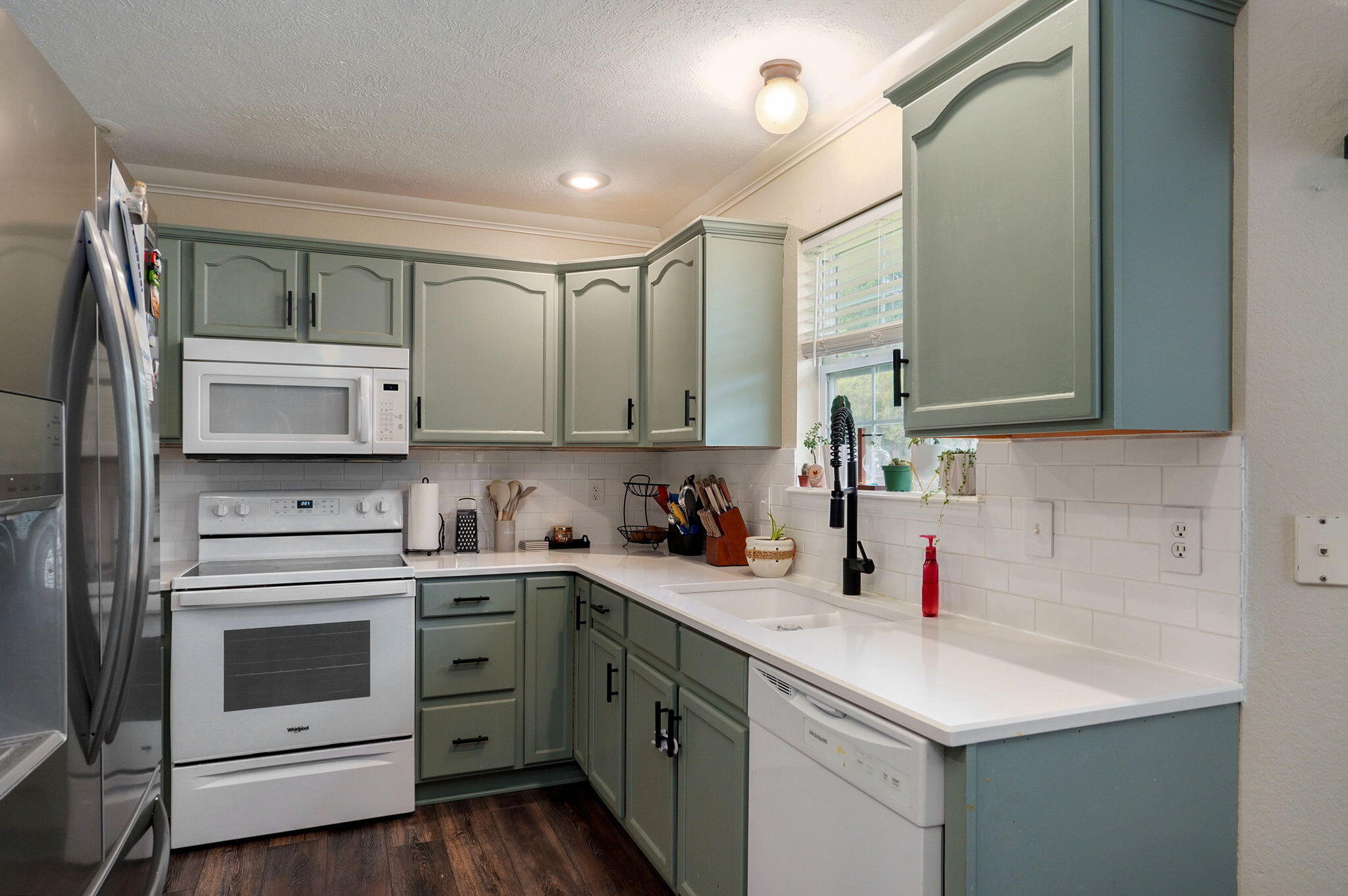 2613 E Moonlight Street