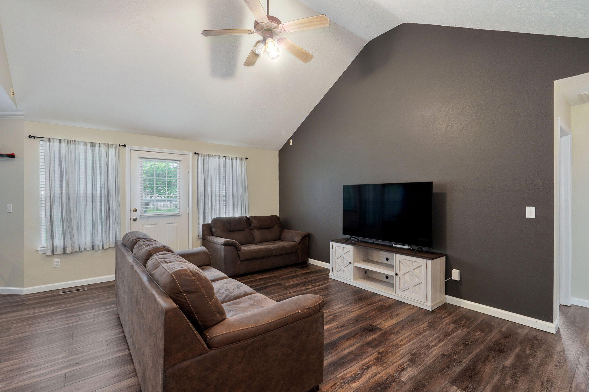 2613 E Moonlight Street