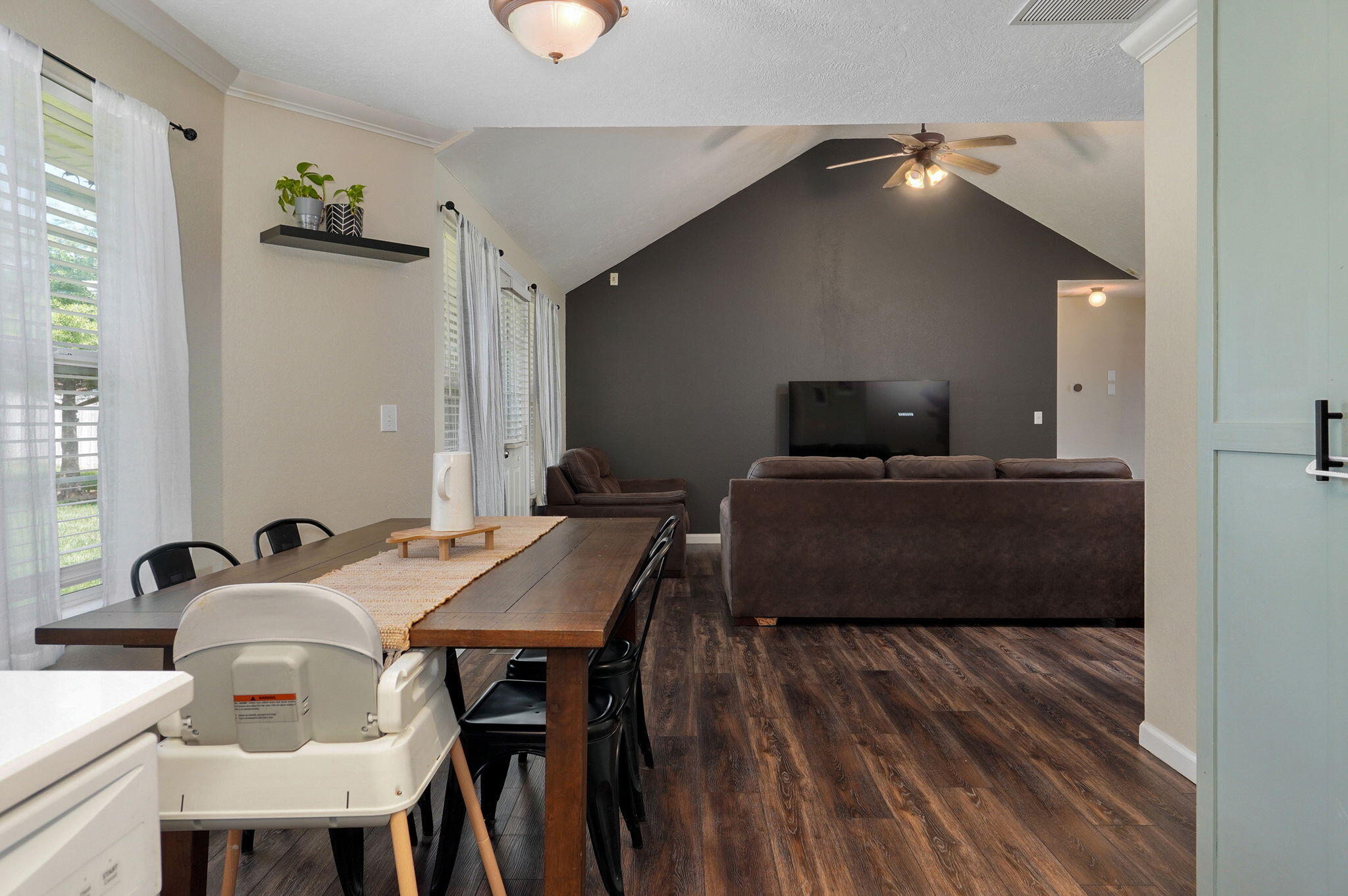 2613 E Moonlight Street