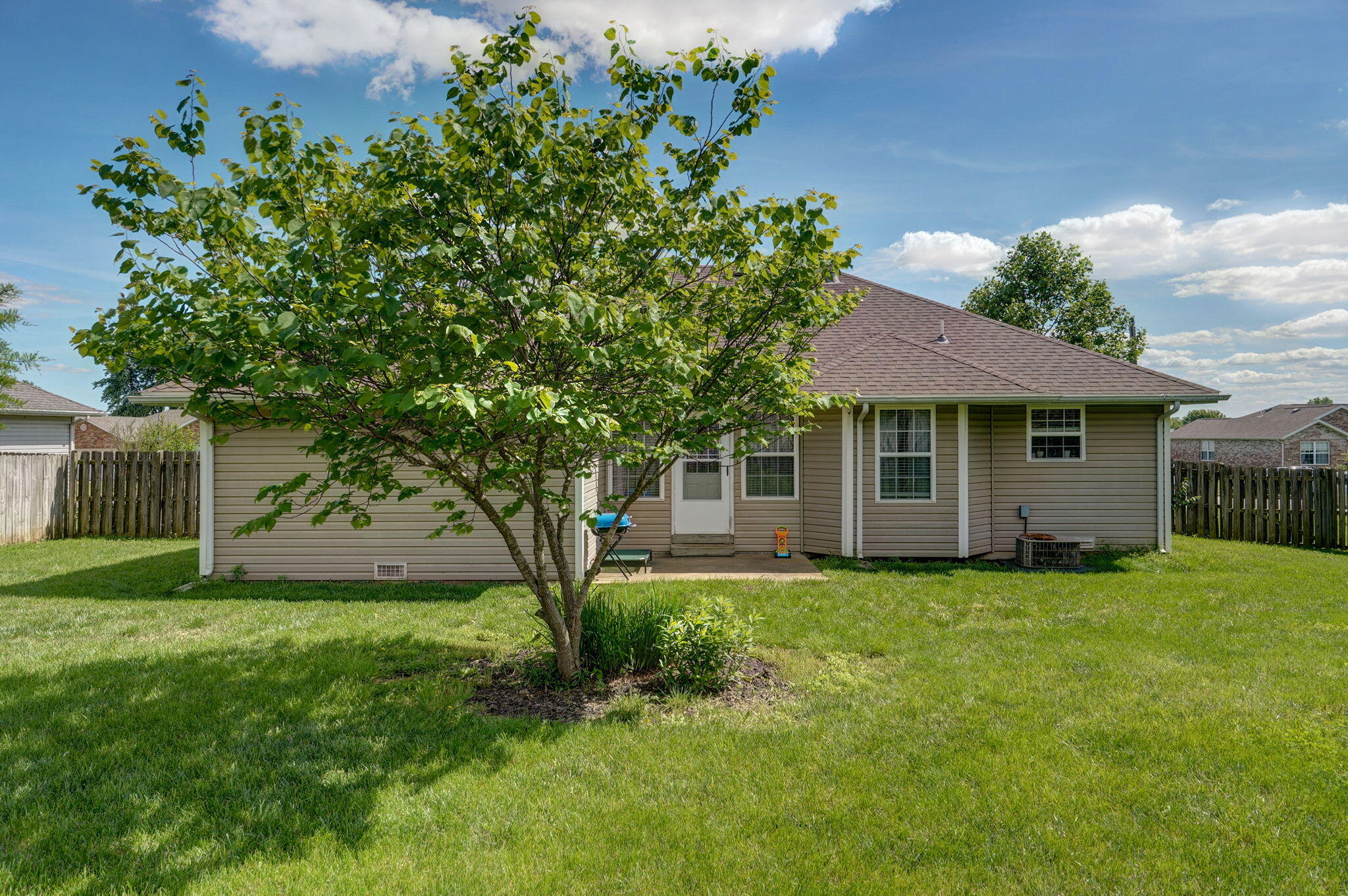 2613 E Moonlight Street