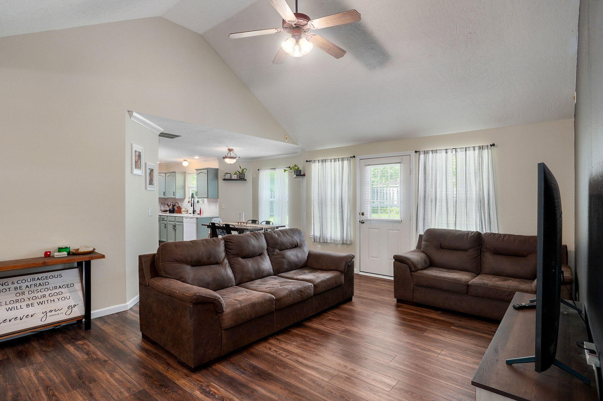 2613 E Moonlight Street