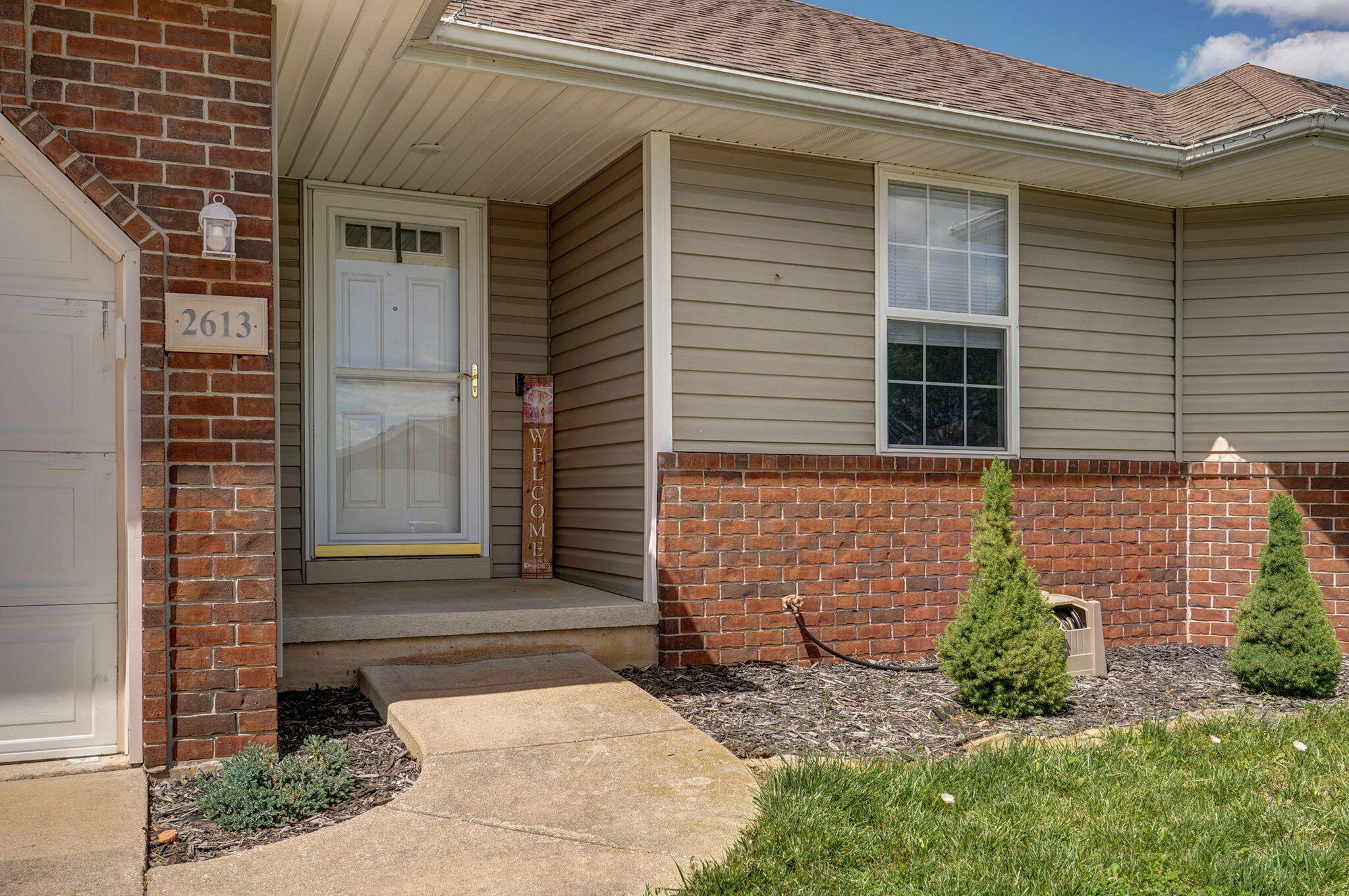 2613 E Moonlight Street