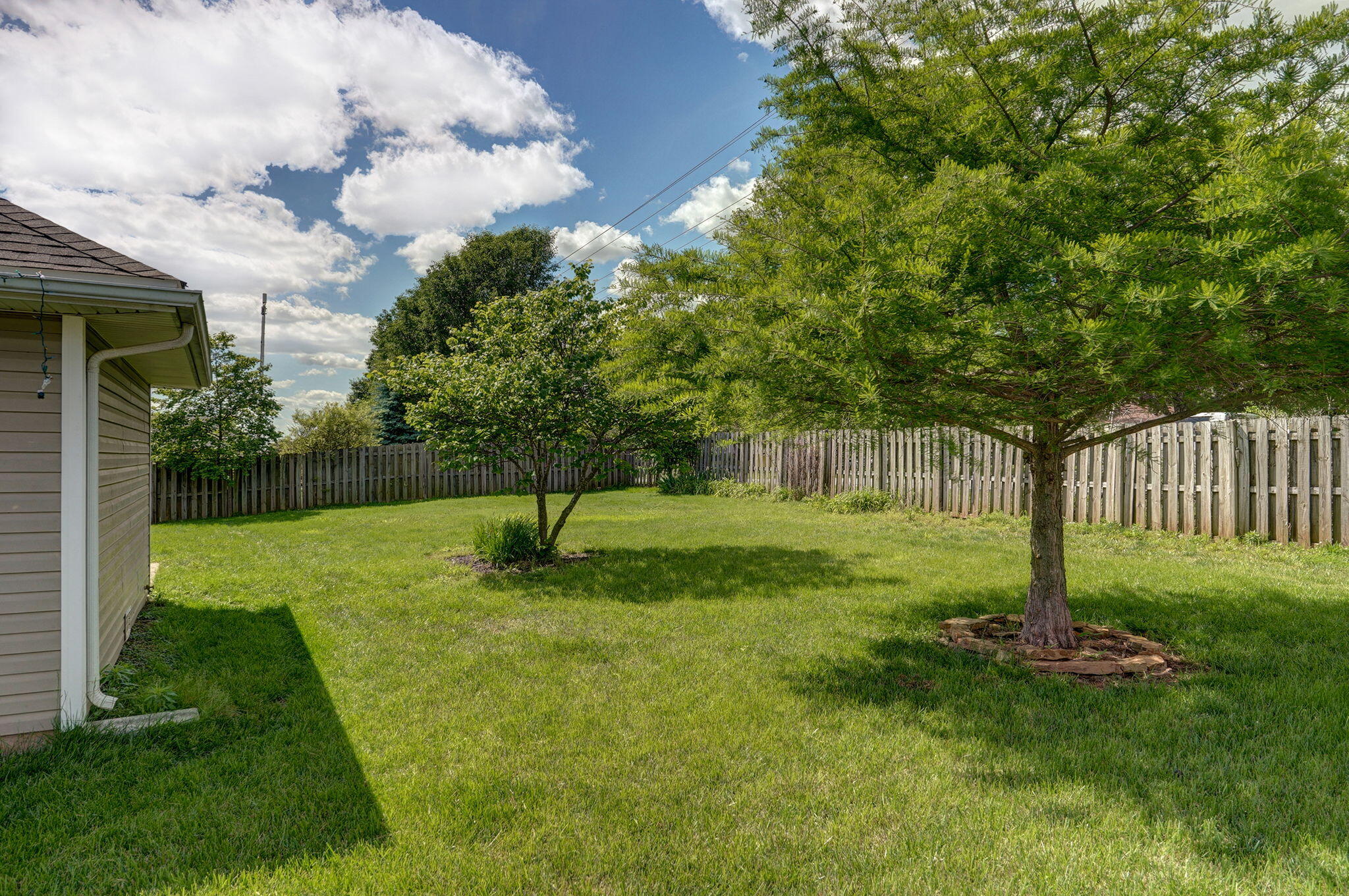 2613 E Moonlight Street