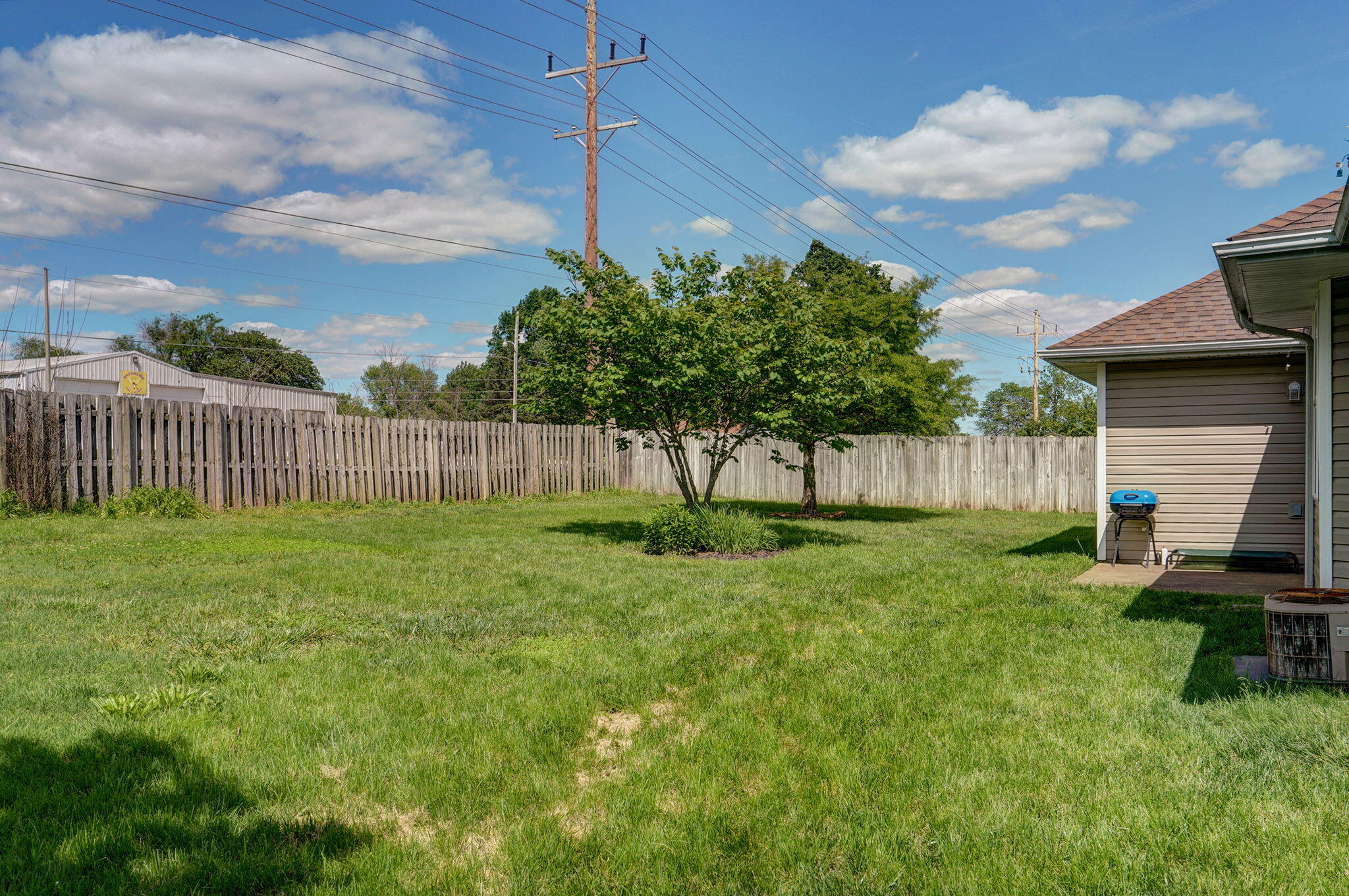 2613 E Moonlight Street