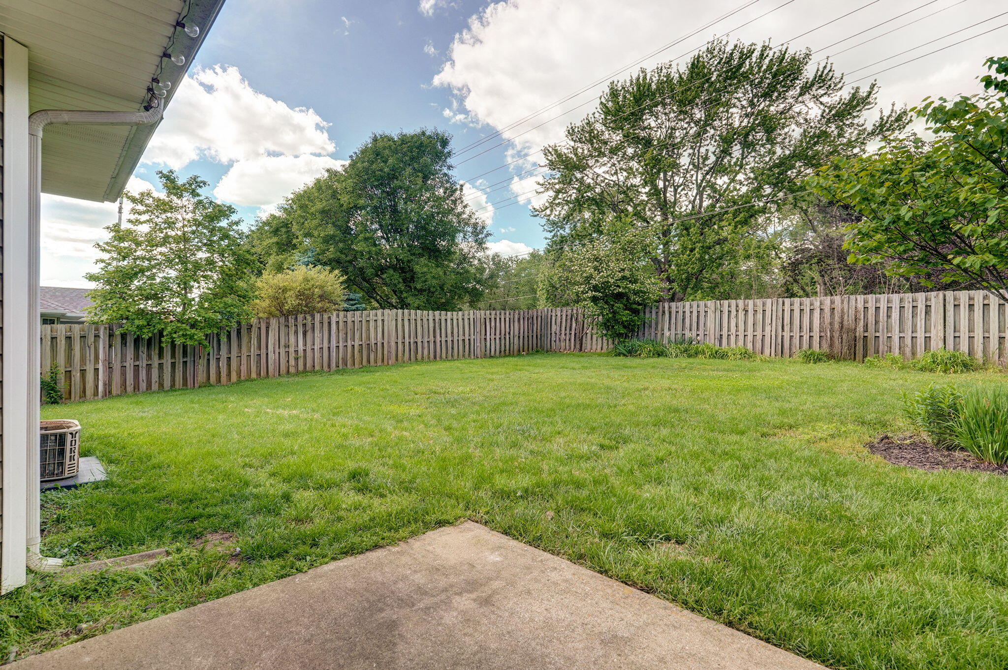 2613 E Moonlight Street