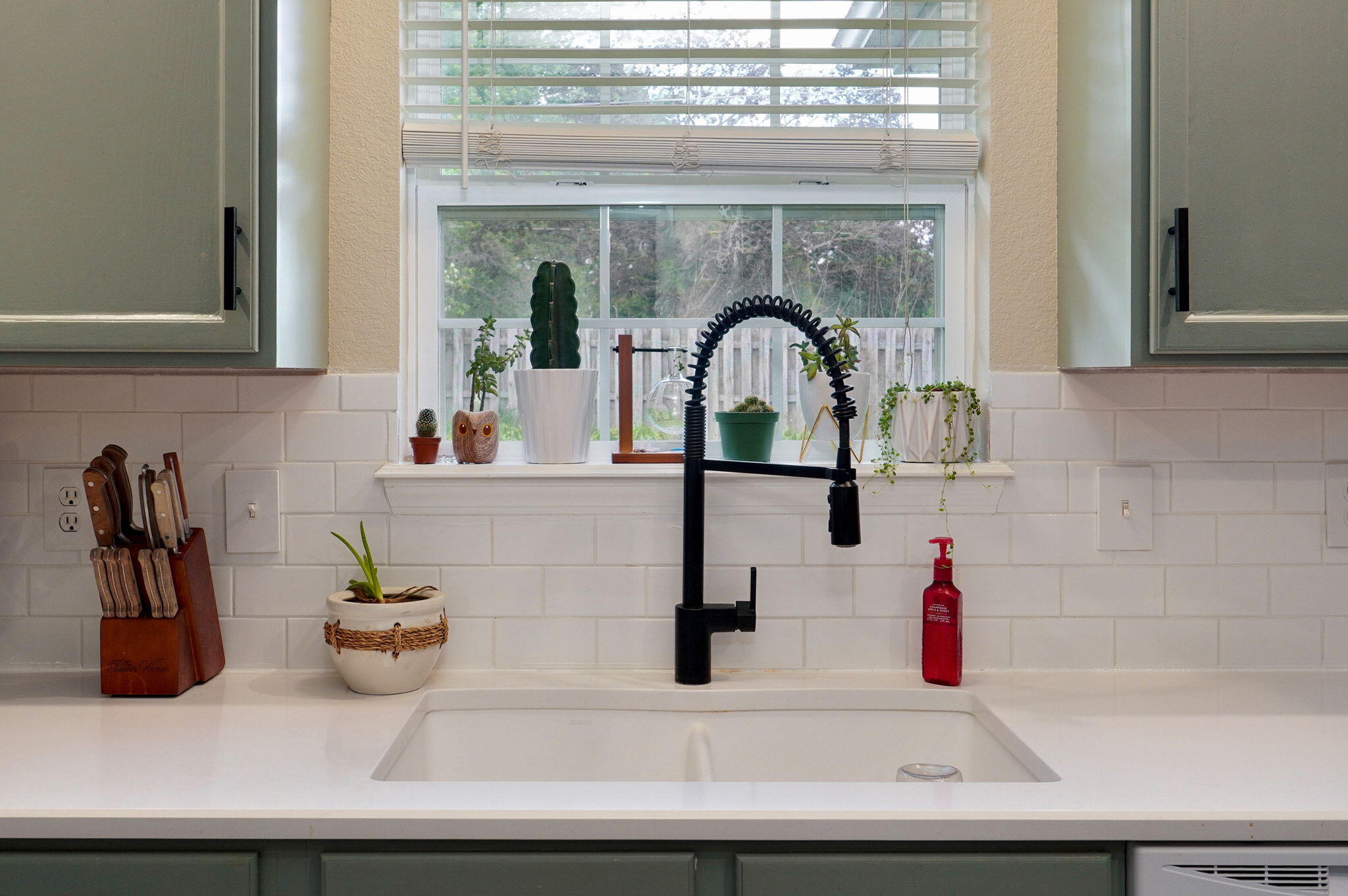 2613 E Moonlight Street