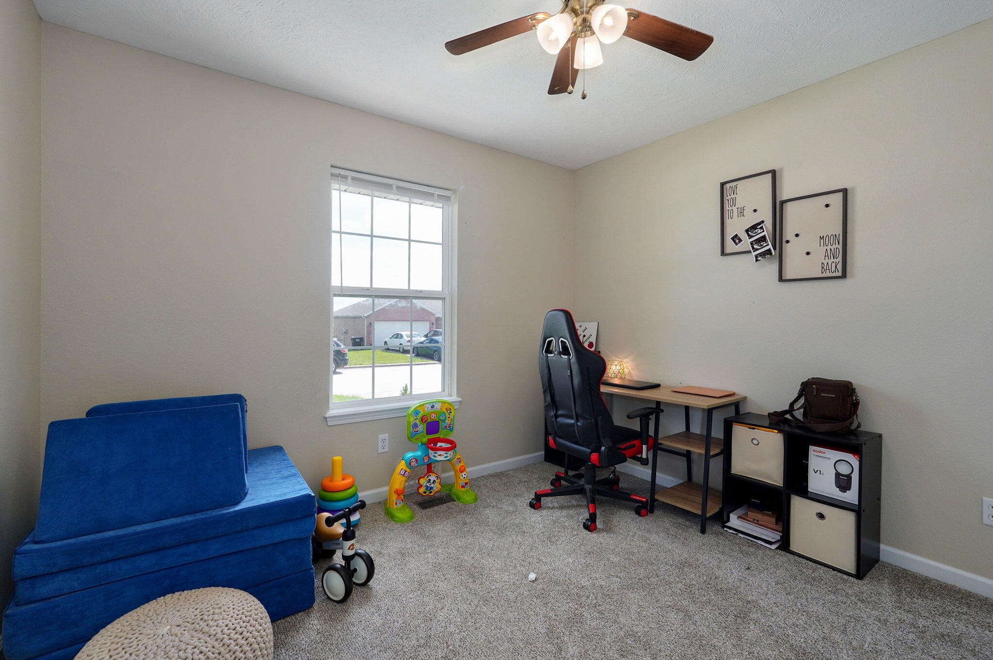 2613 E Moonlight Street