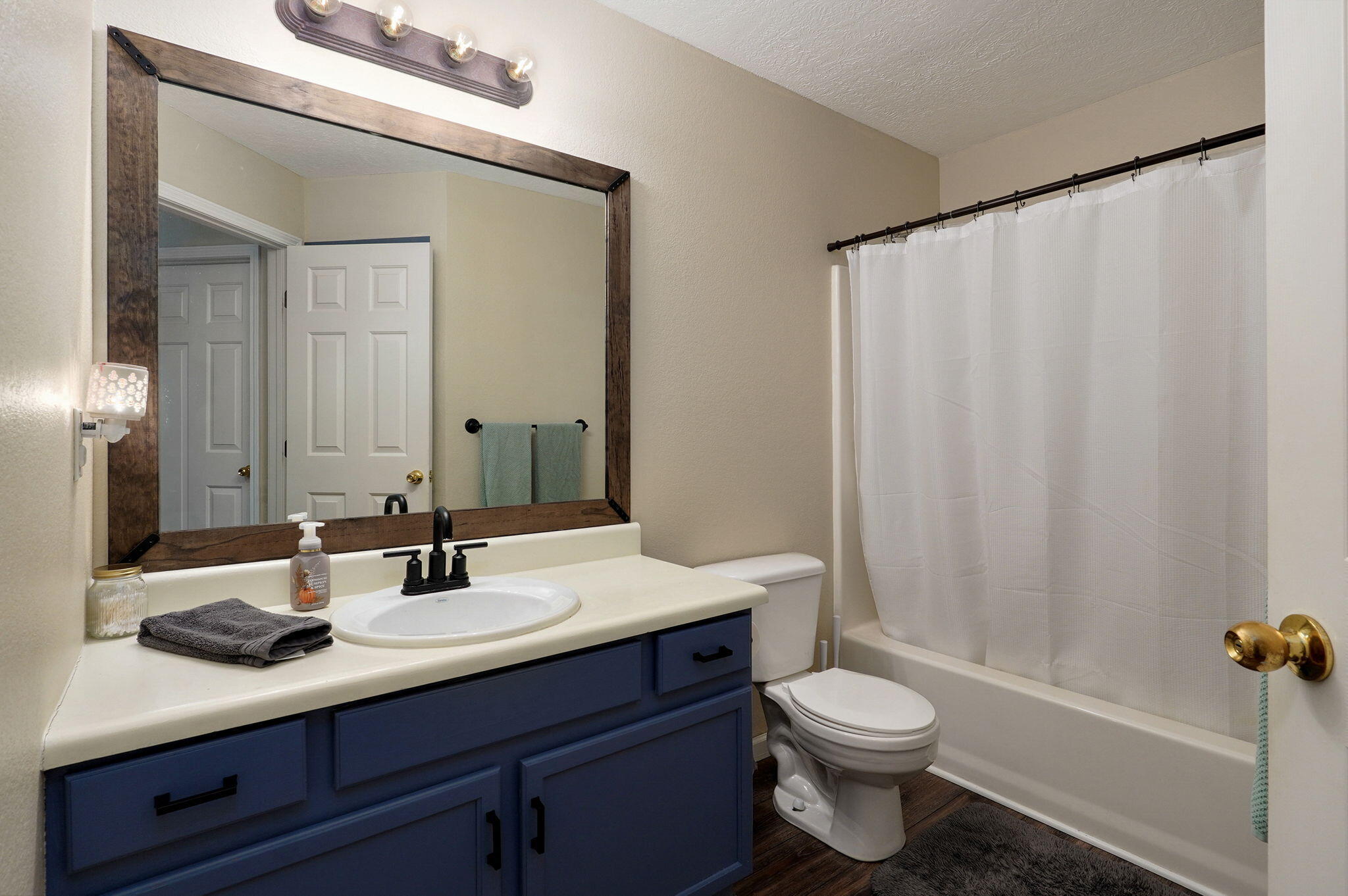 2613 E Moonlight Street