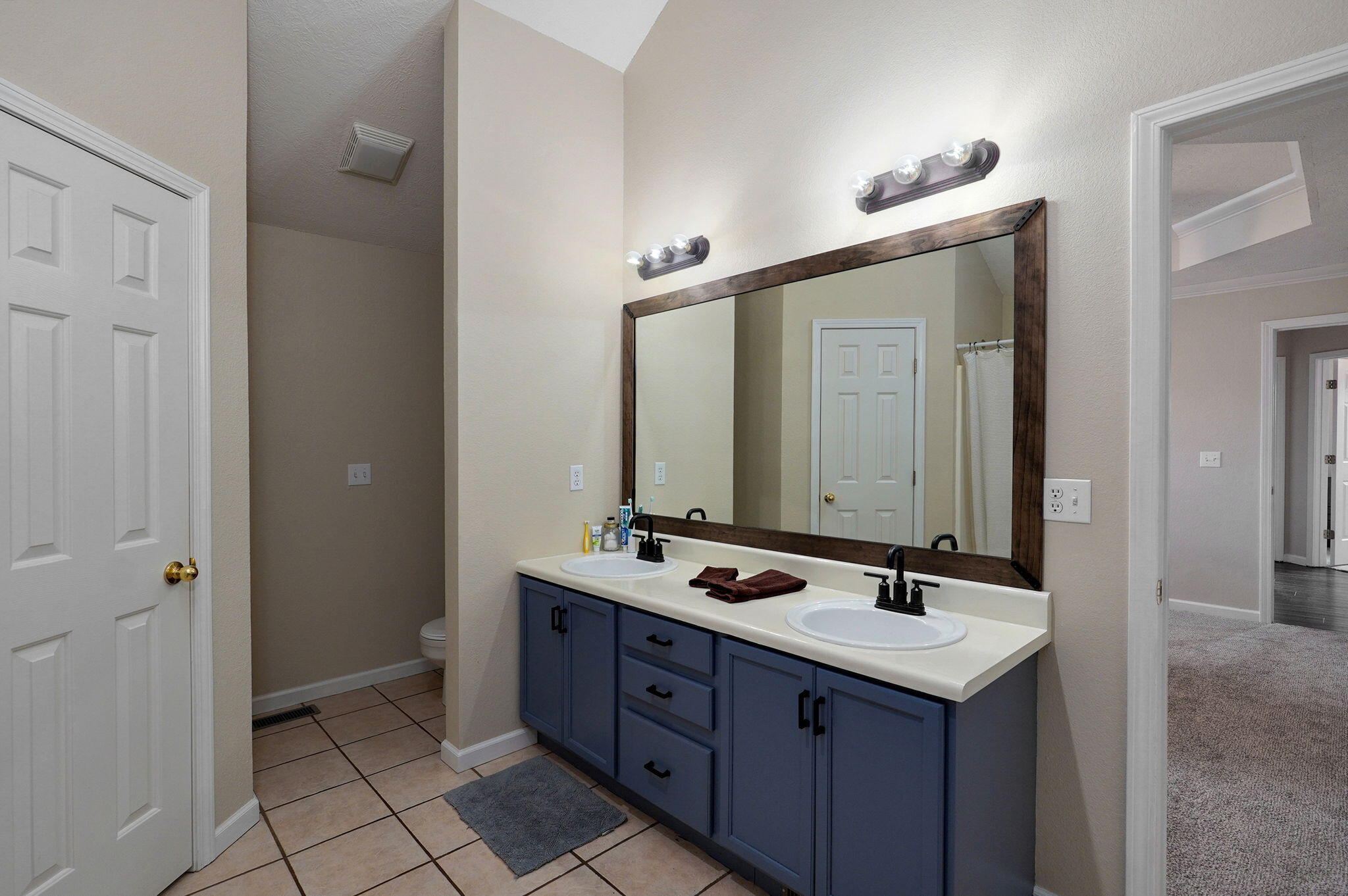 2613 E Moonlight Street