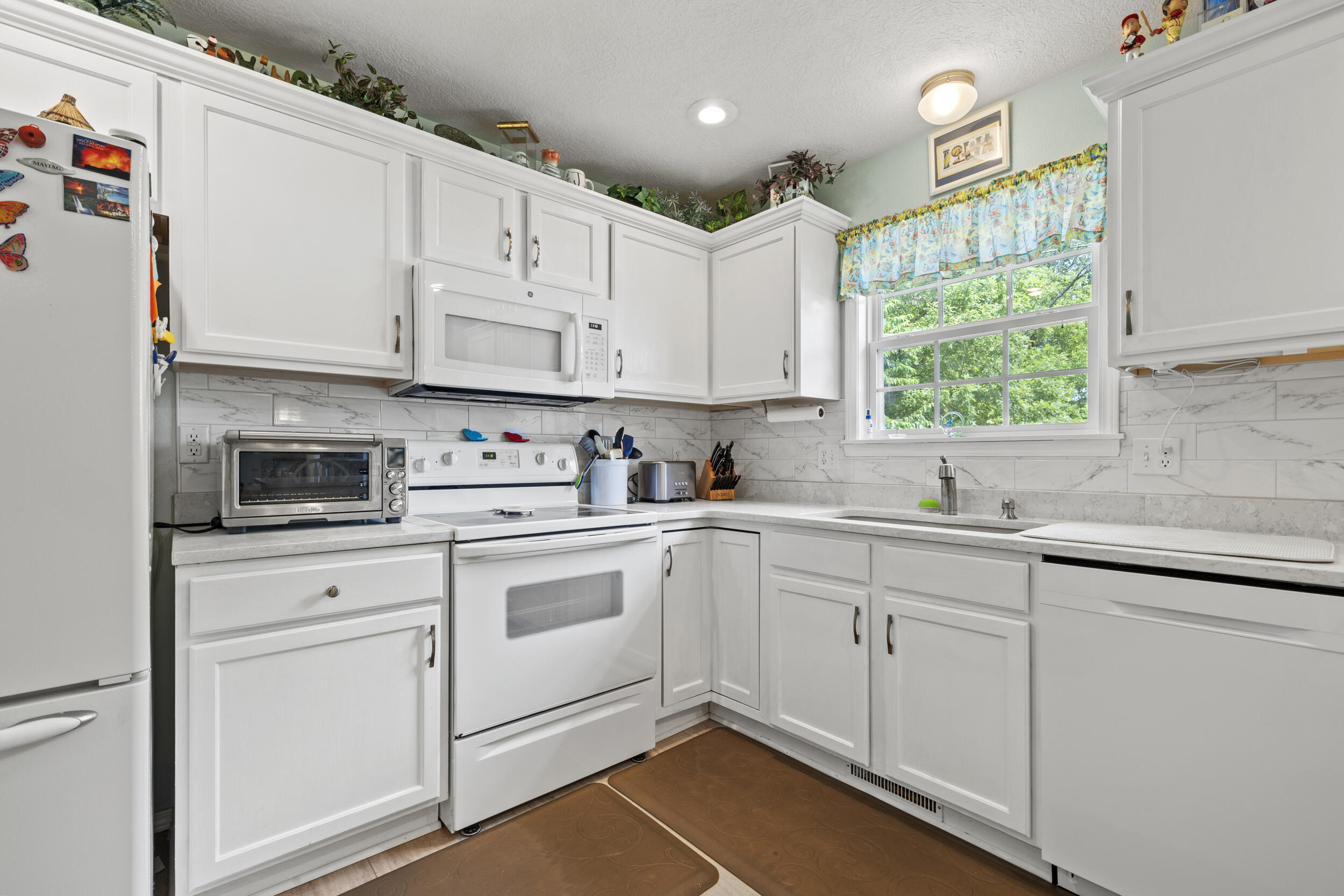 300 Roundhill Road