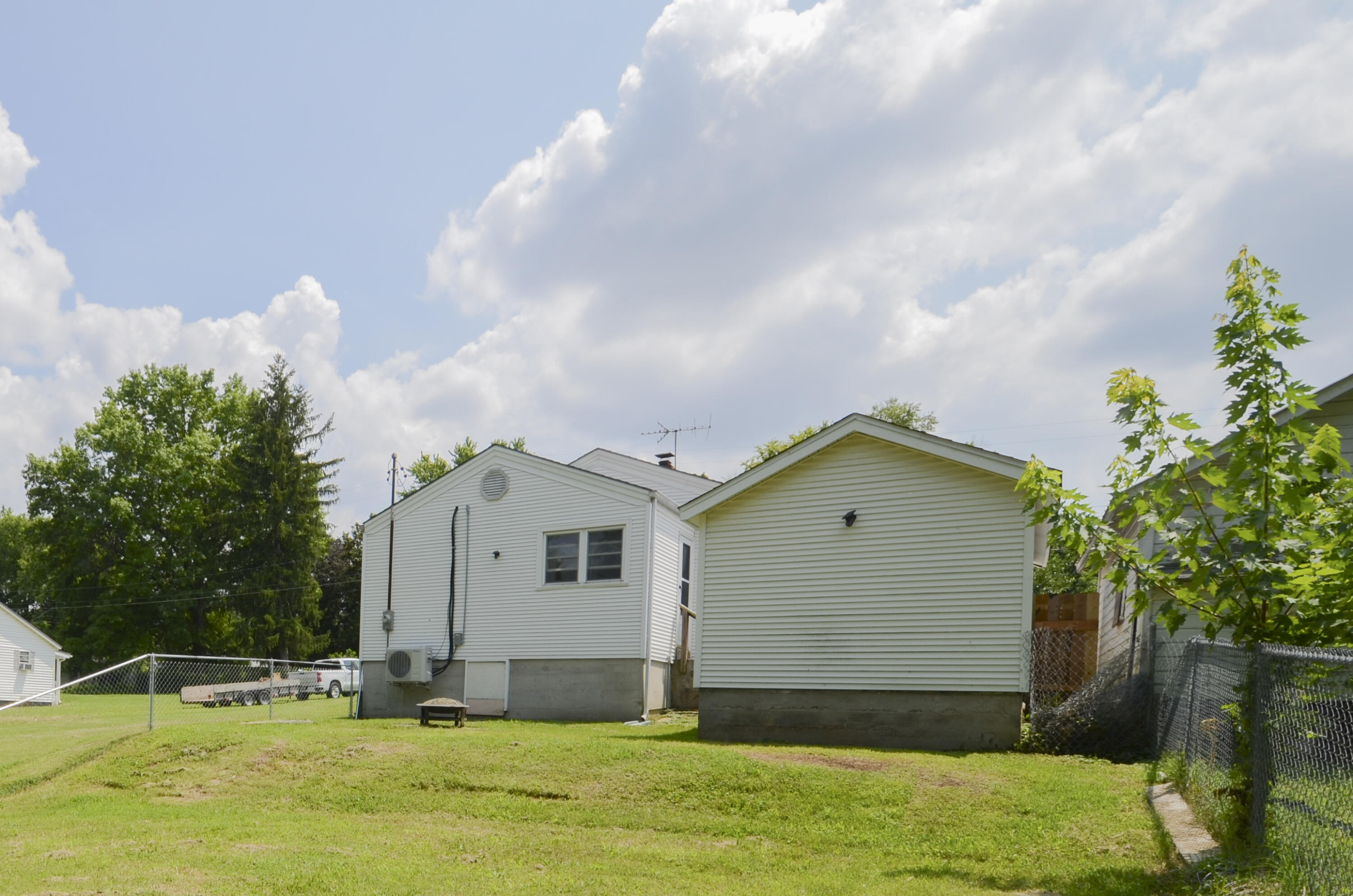 917 W Della Street