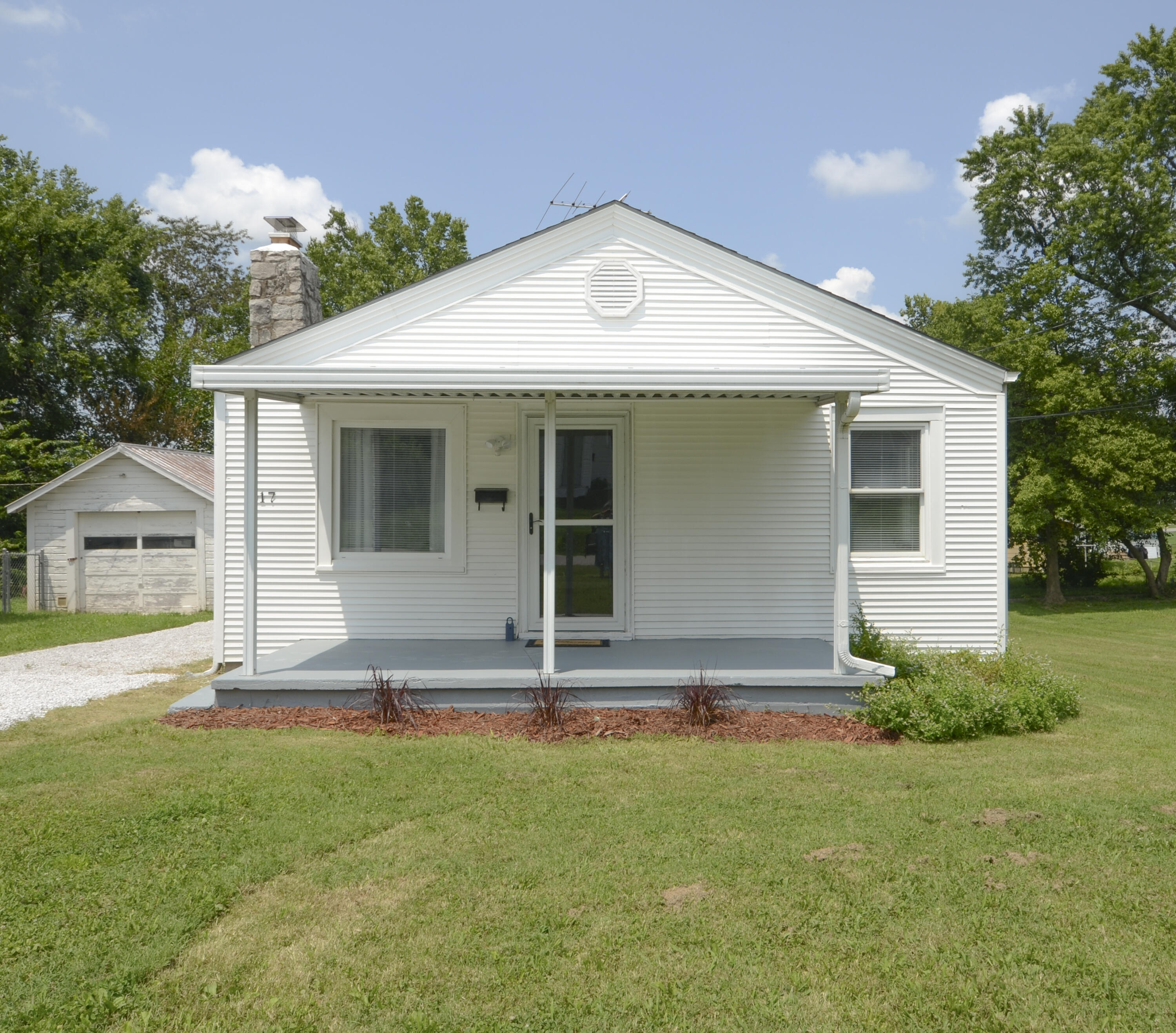917 W Della Street