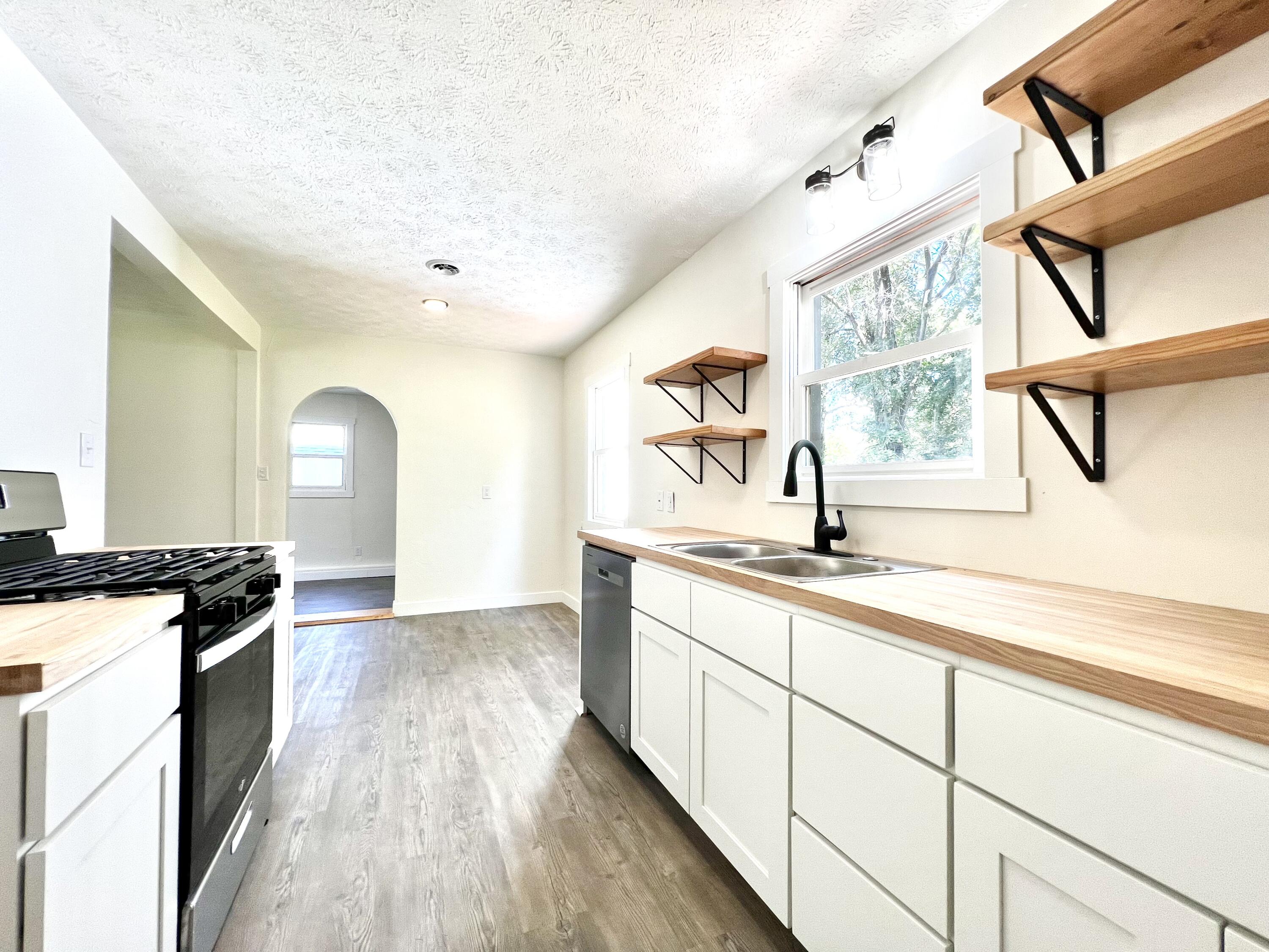 2018 S Lone Pine Avenue