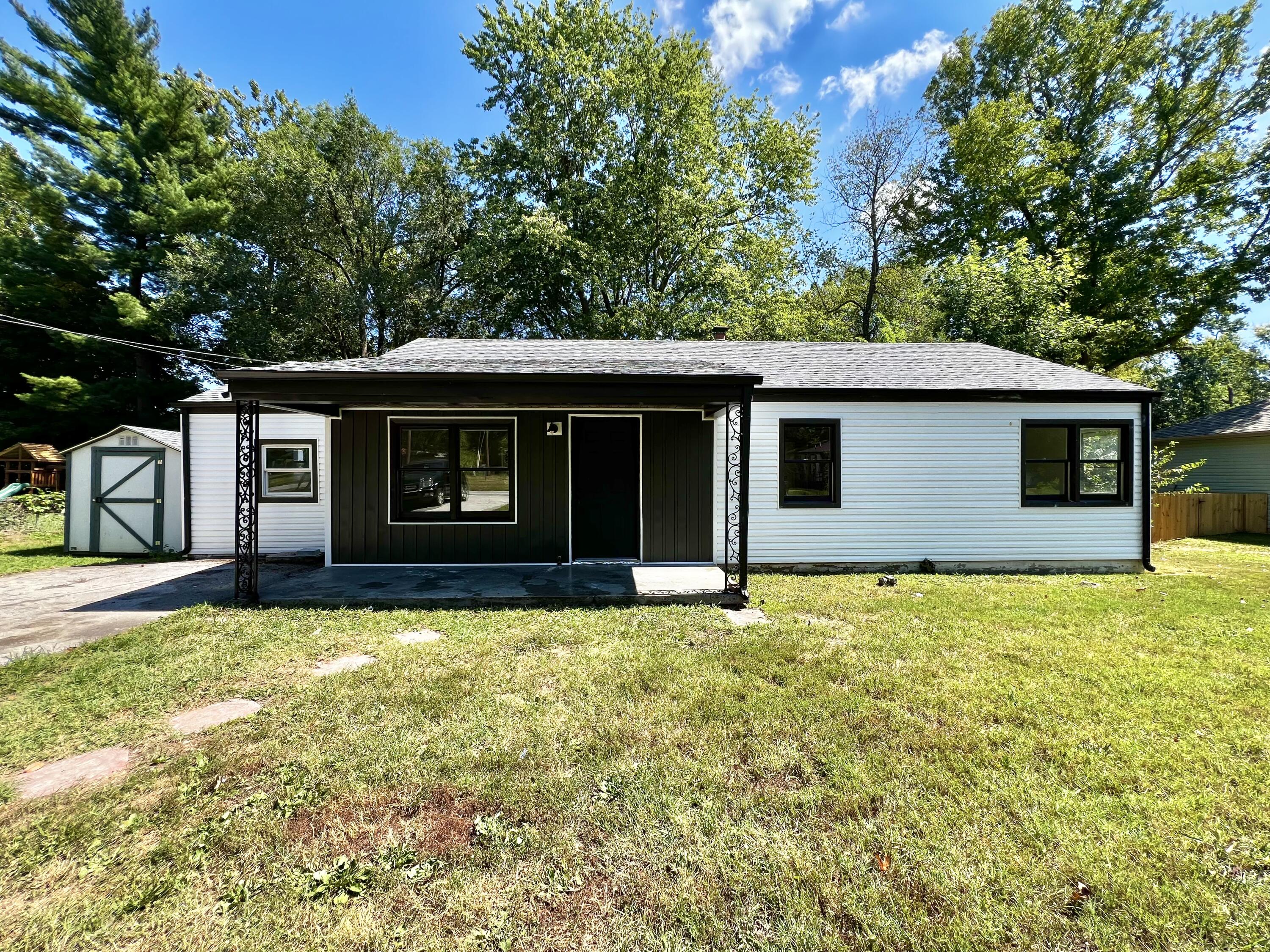 2018 S Lone Pine Avenue