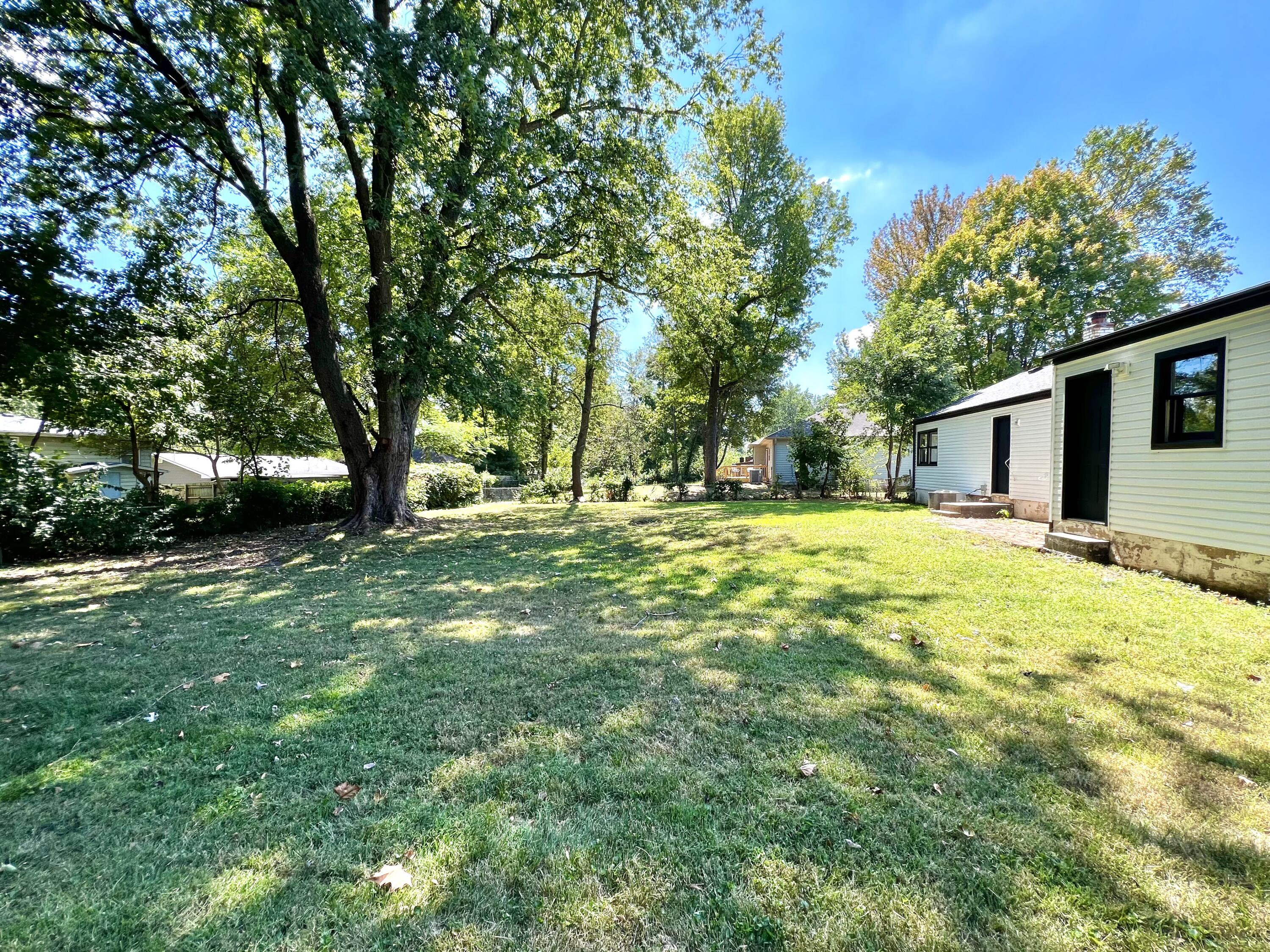 2018 S Lone Pine Avenue