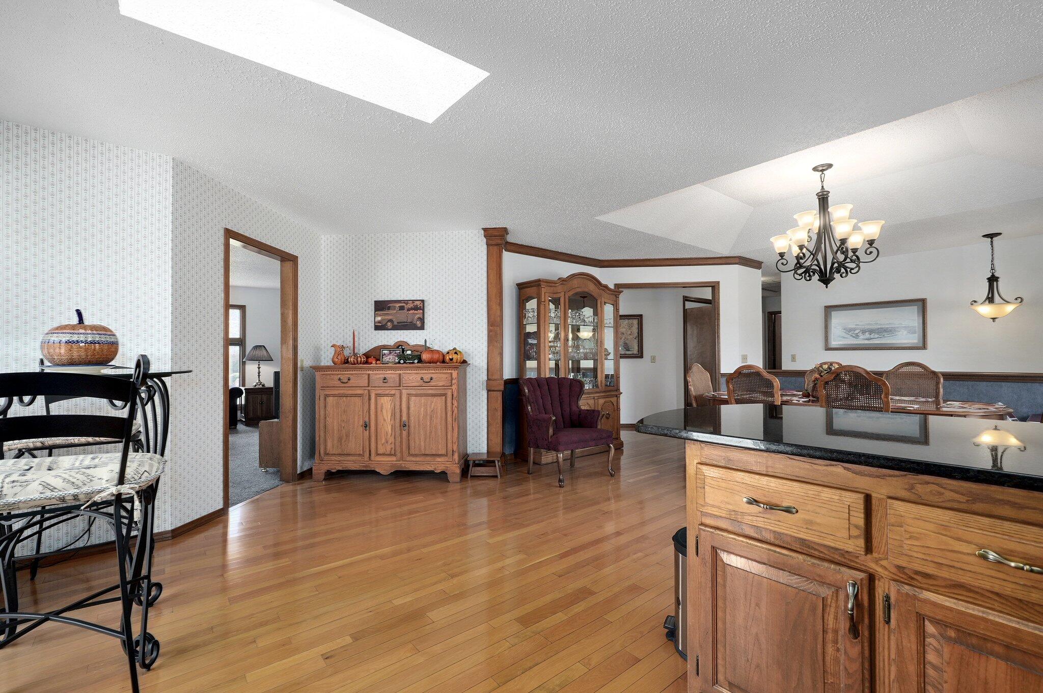 1967 W Inglewood Street