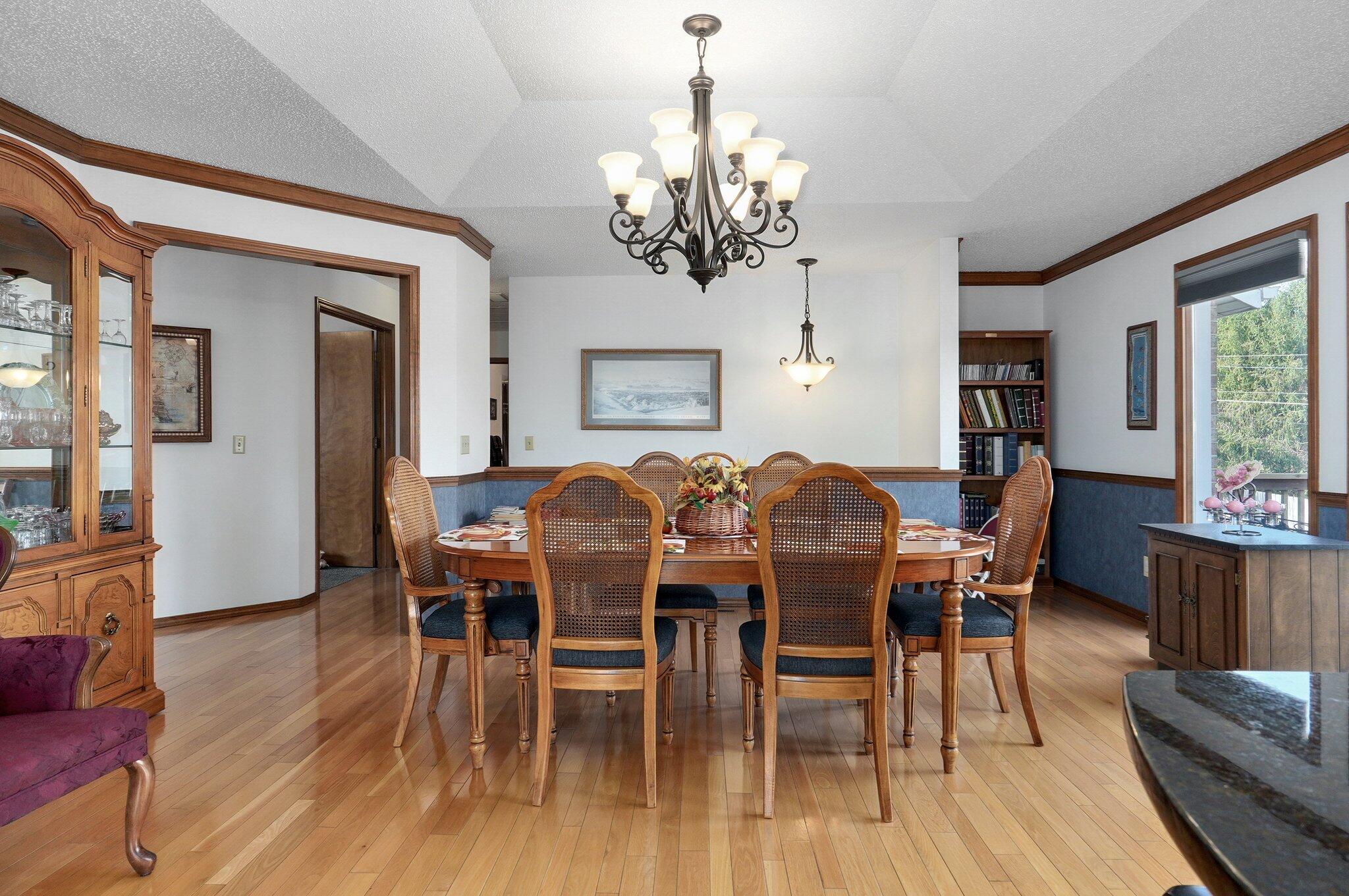 1967 W Inglewood Street