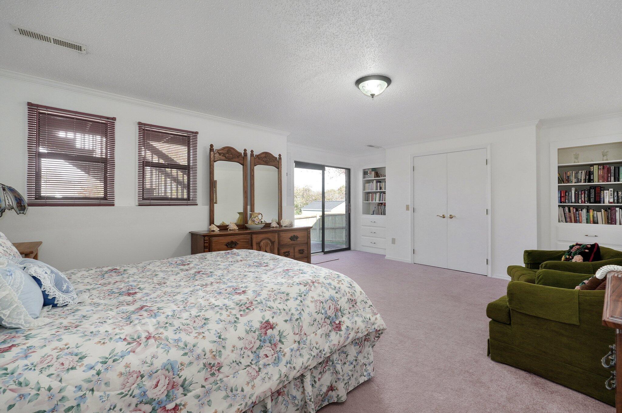 1967 W Inglewood Street