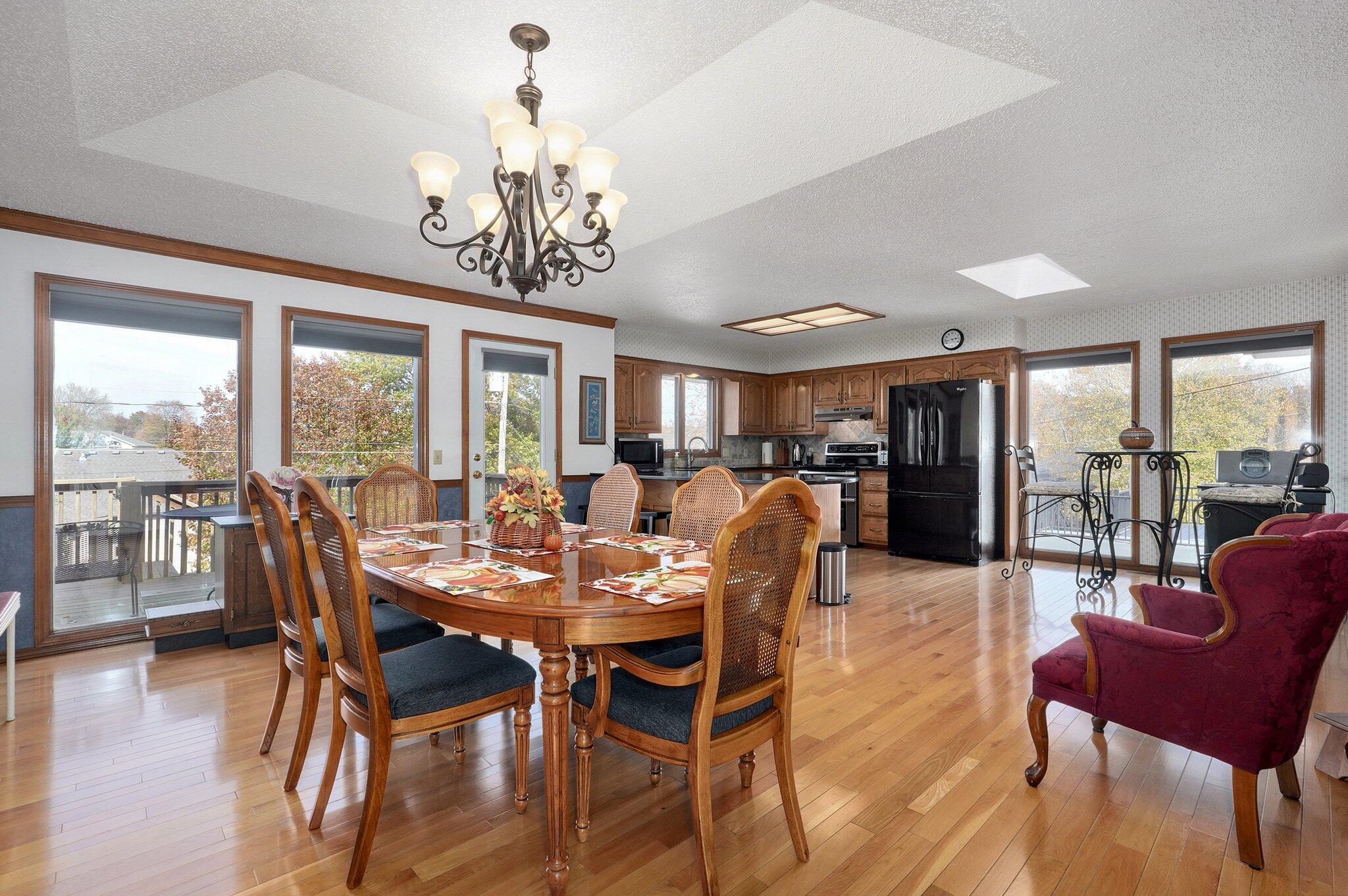 1967 W Inglewood Street