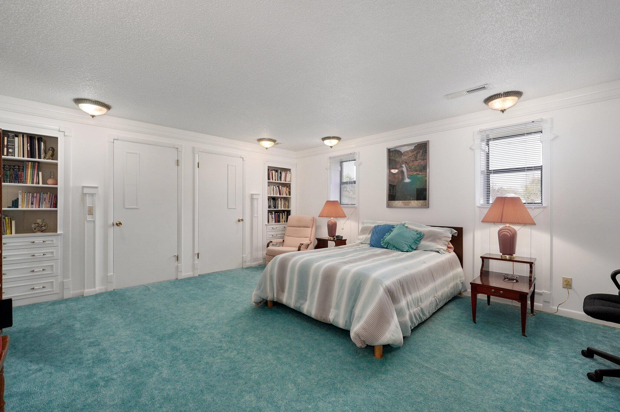 1967 W Inglewood Street