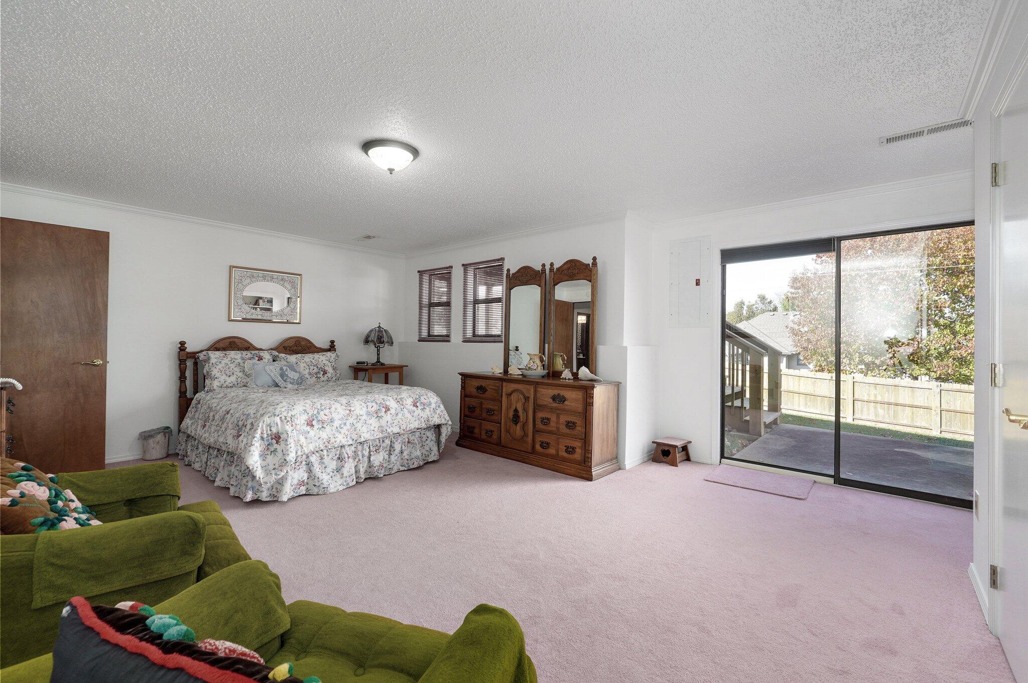 1967 W Inglewood Street