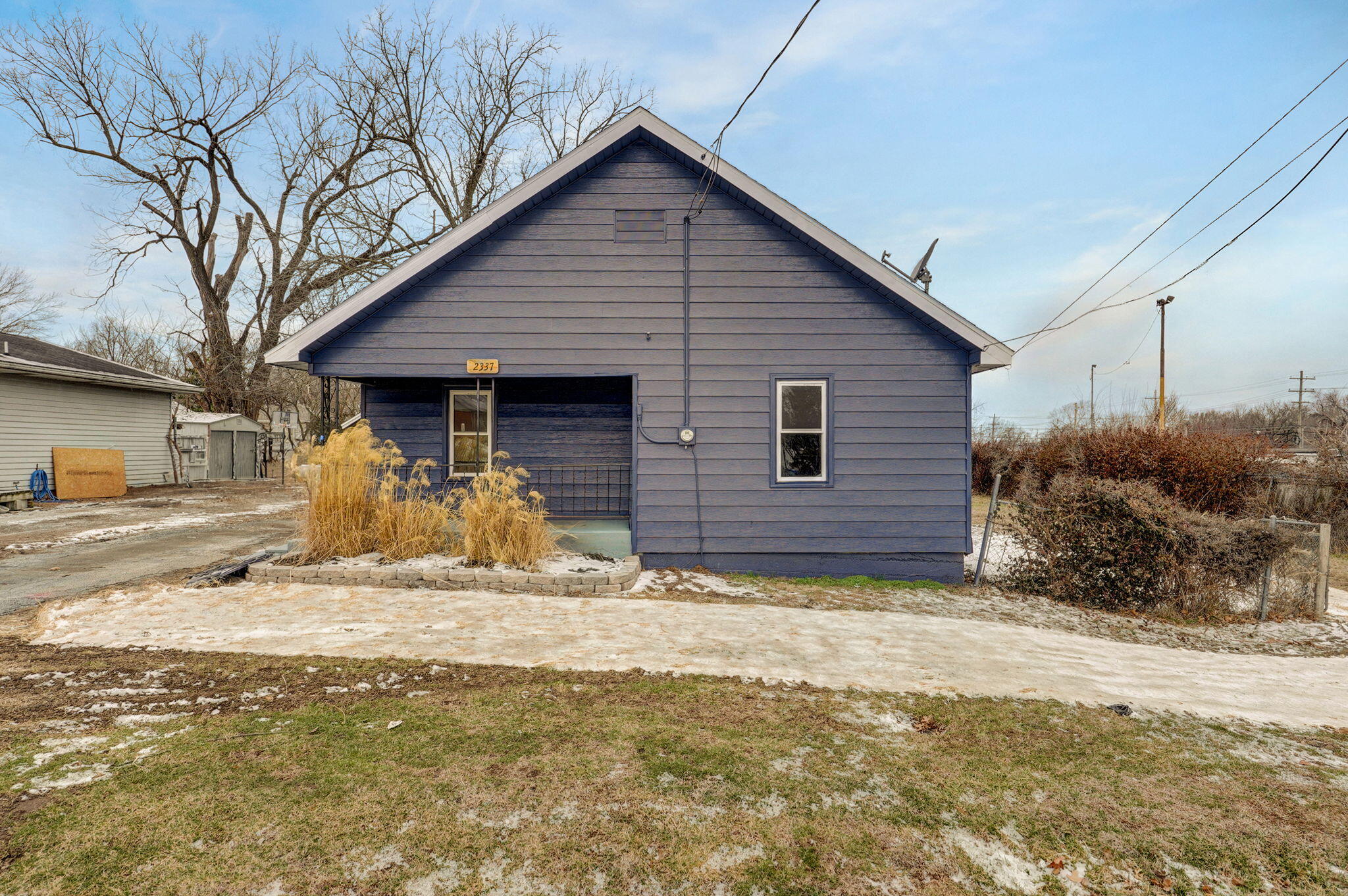 2337 N Fremont Avenue