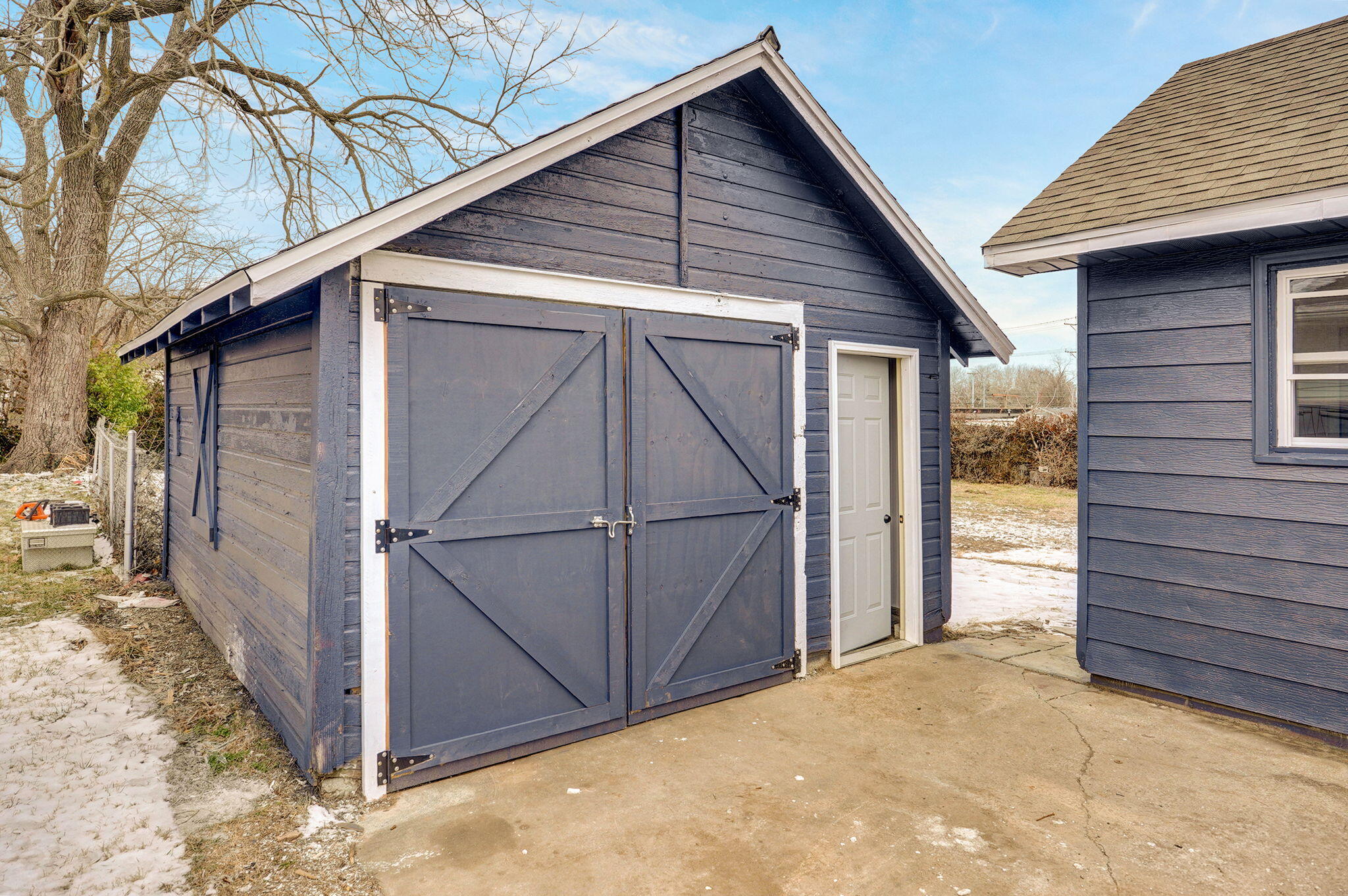 2337 N Fremont Avenue