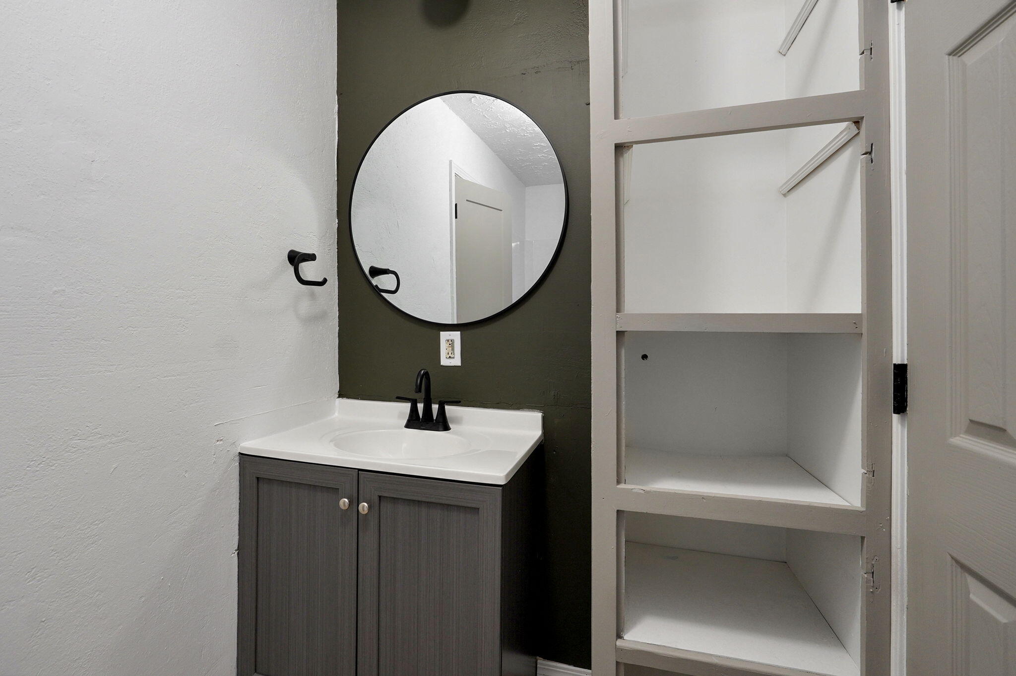 2337 N Fremont Avenue