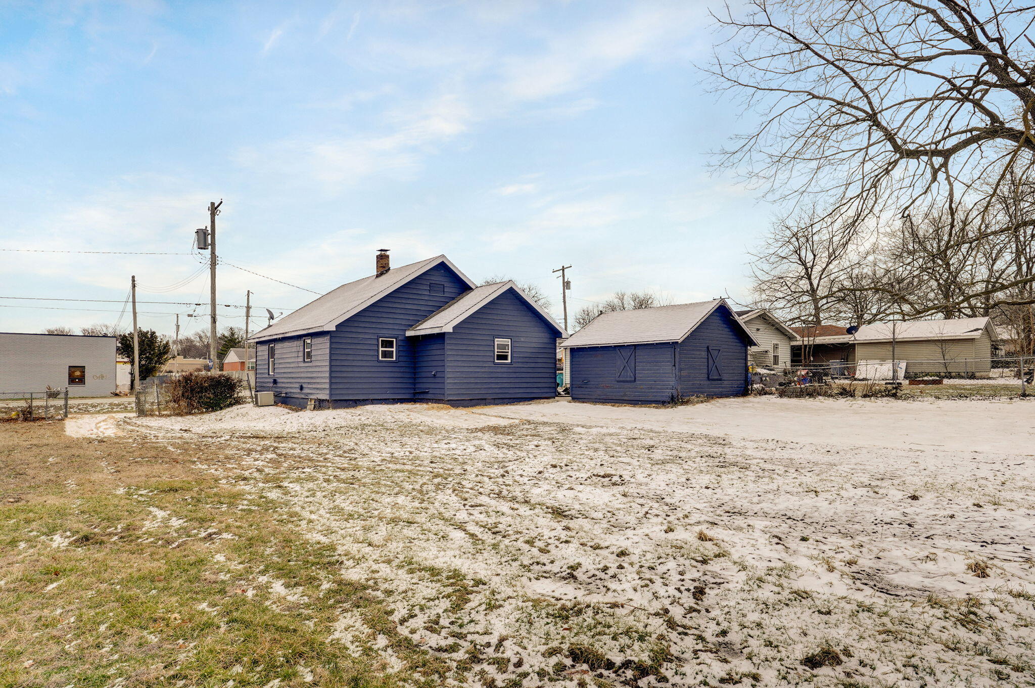 2337 N Fremont Avenue