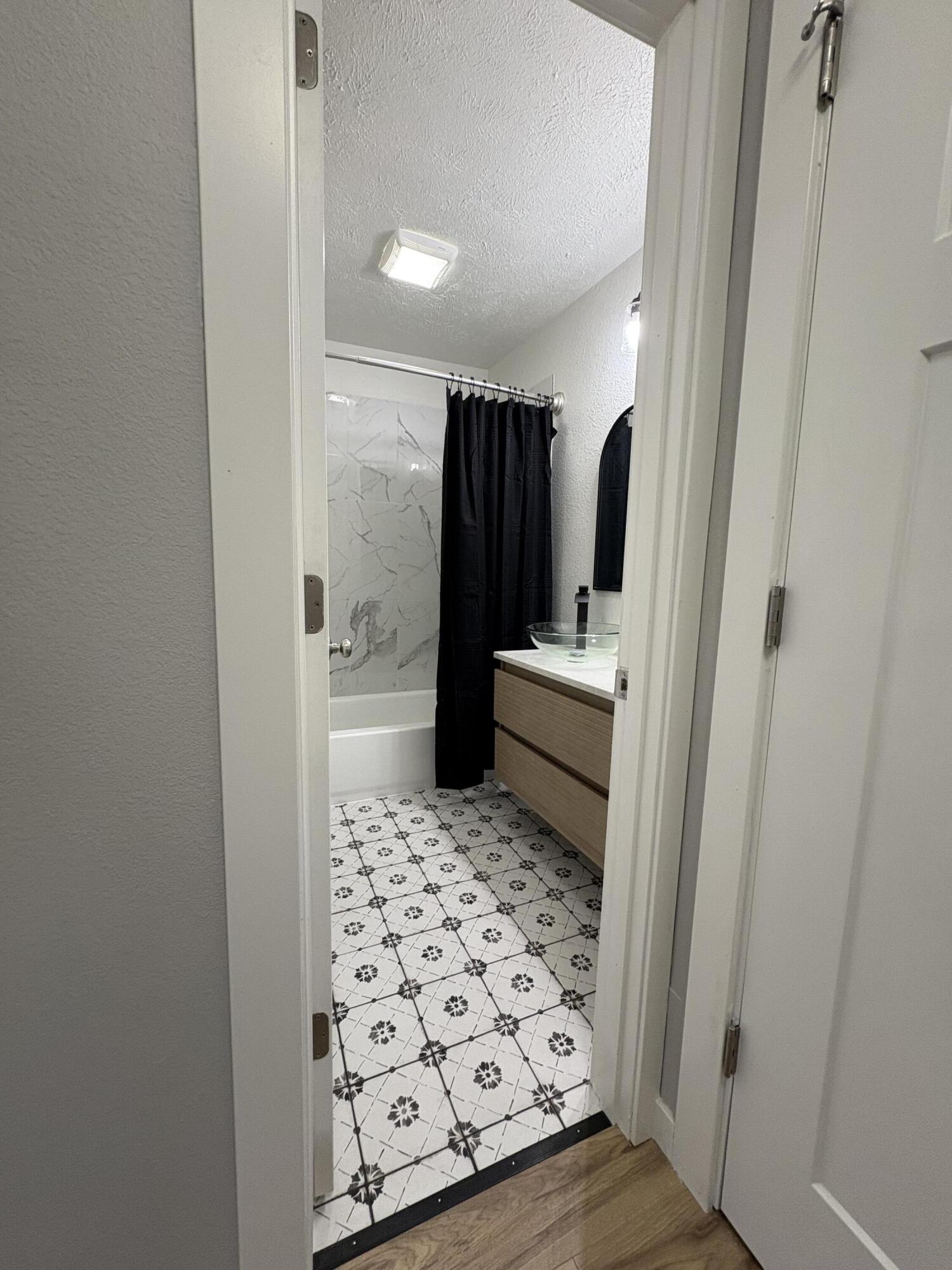 1424 W Hamilton Street