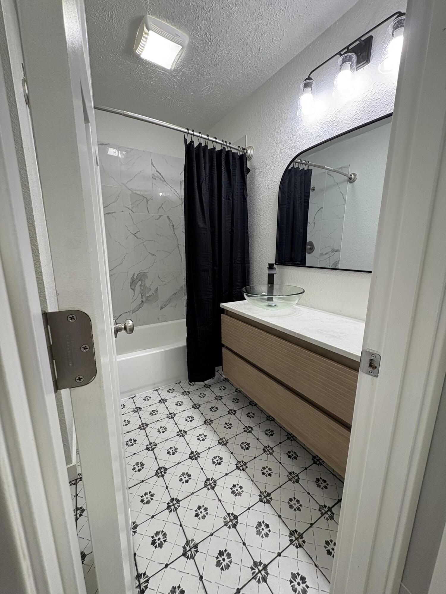 1424 W Hamilton Street