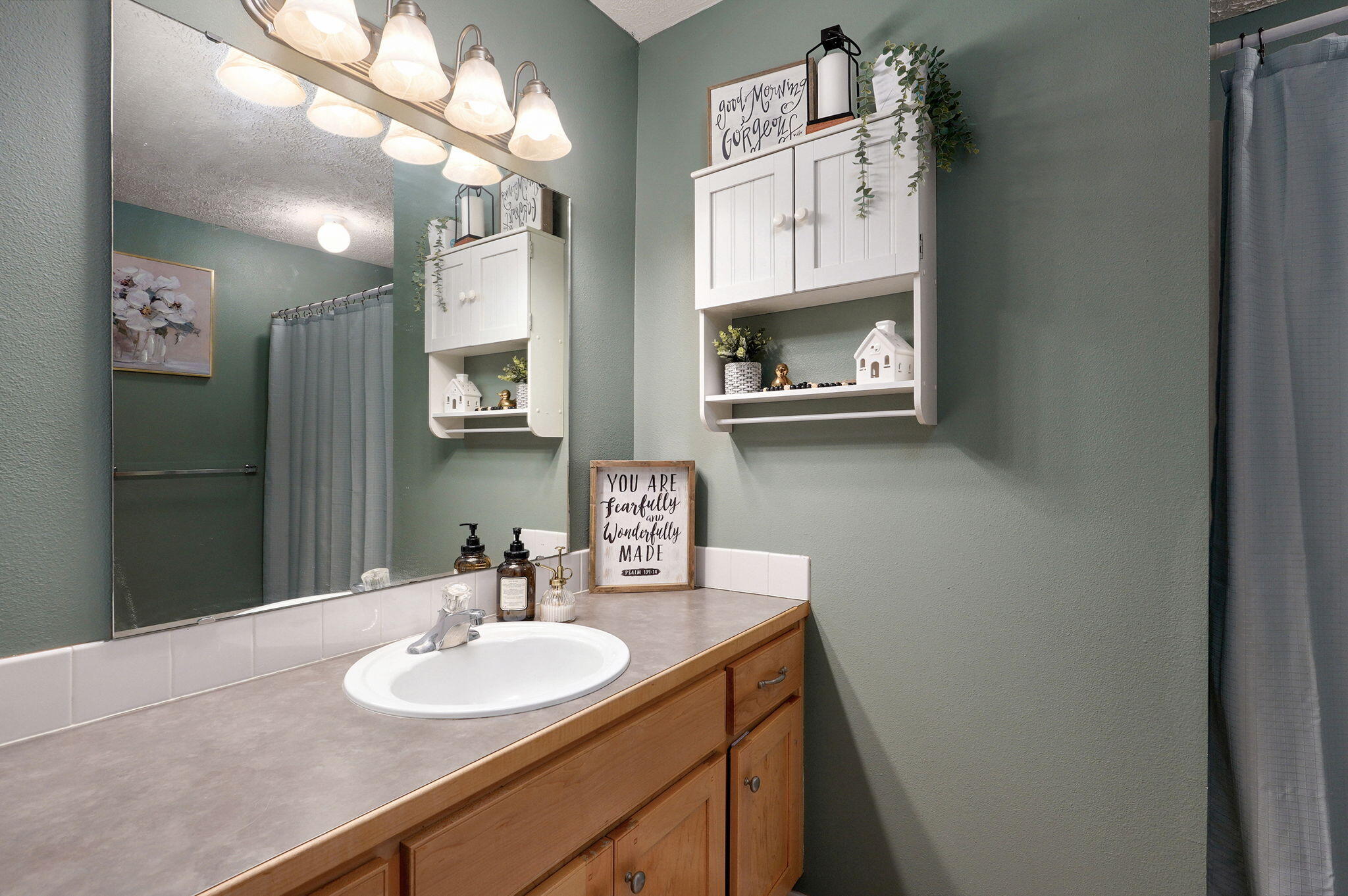 3196 W Grandview Street