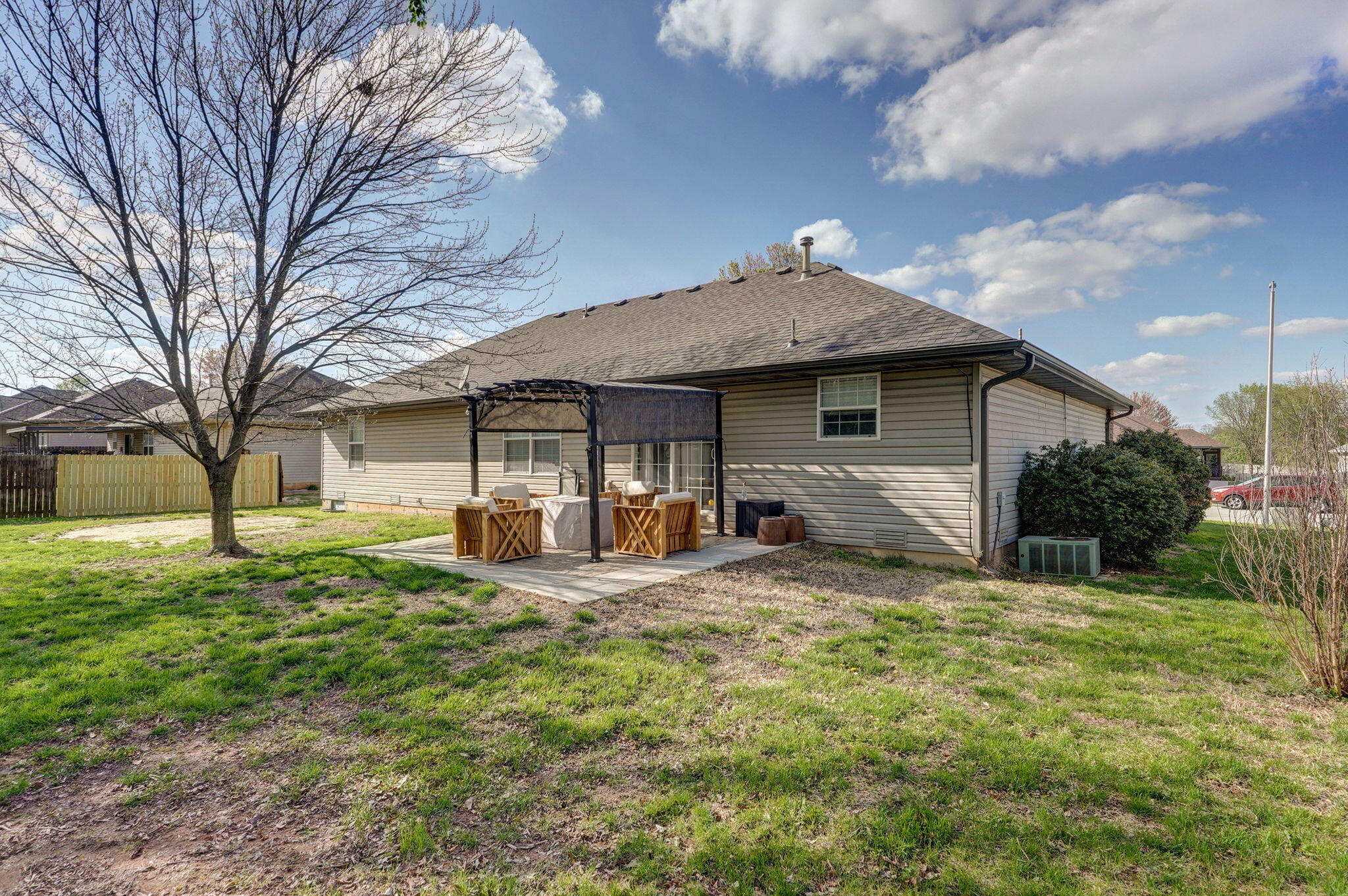 3196 W Grandview Street