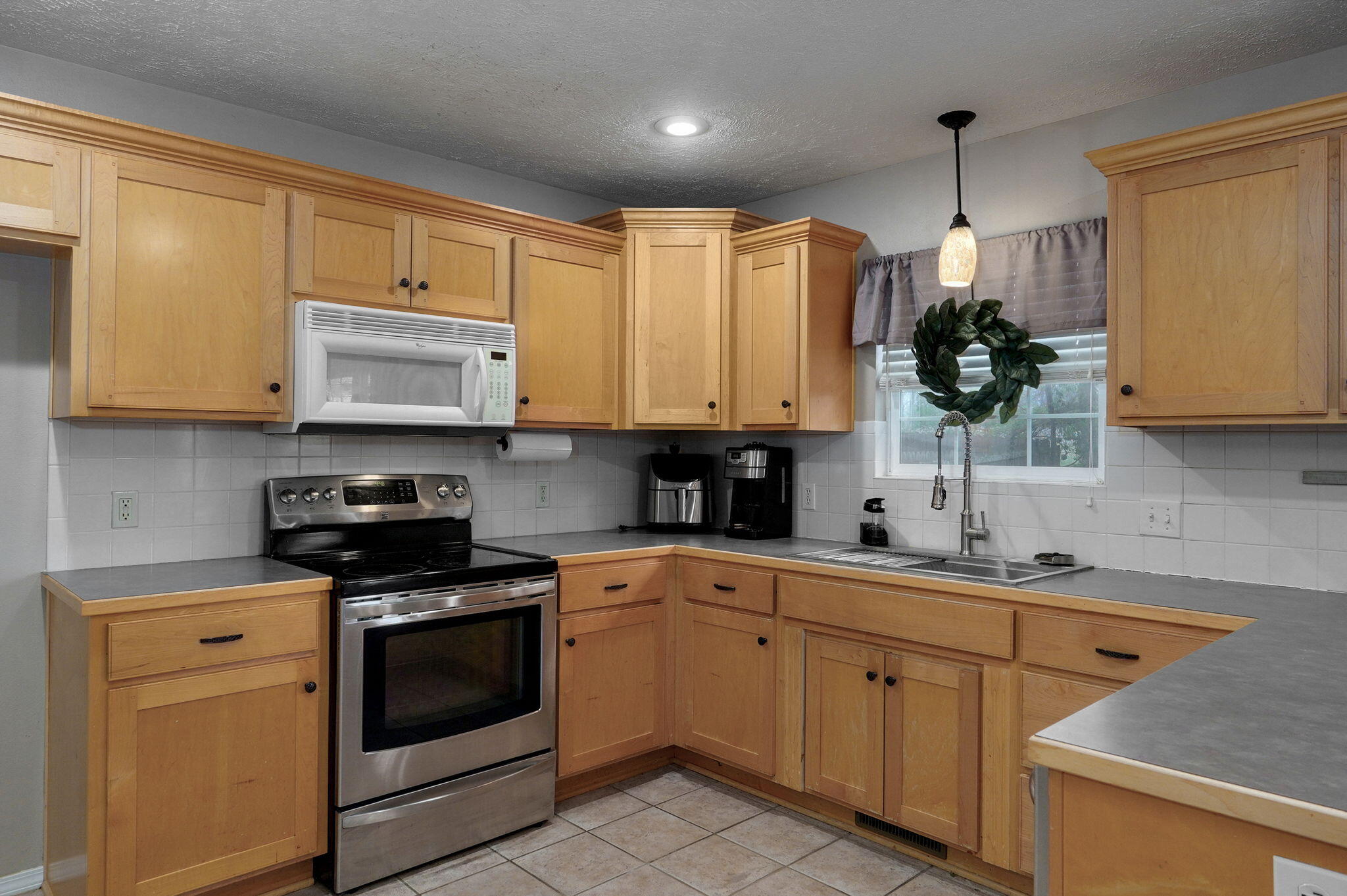 3196 W Grandview Street