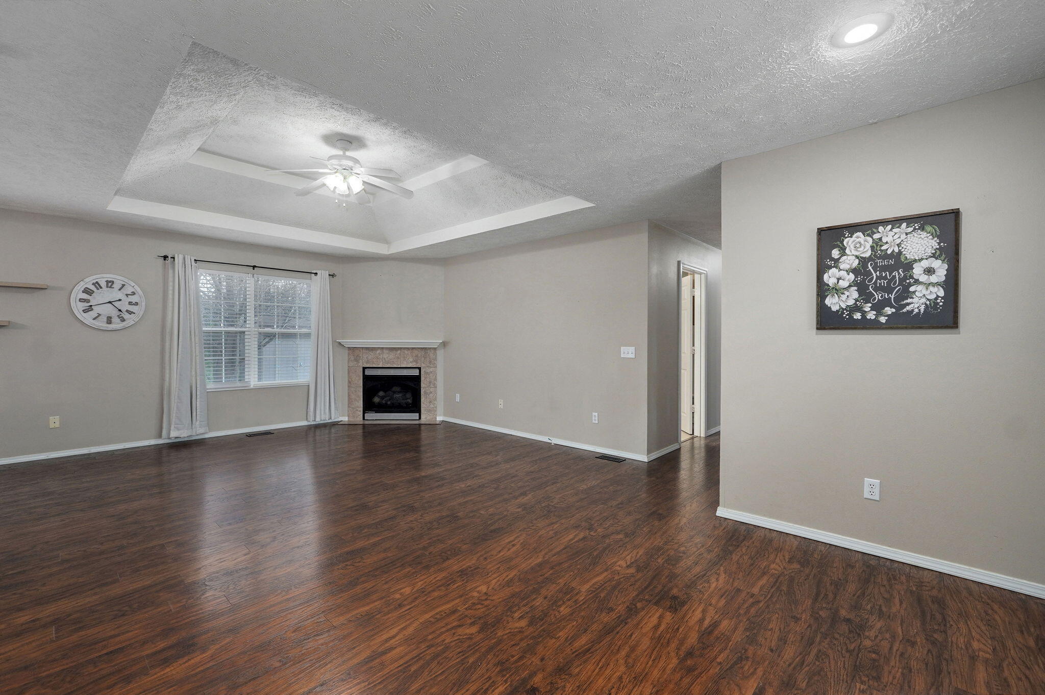 3196 W Grandview Street