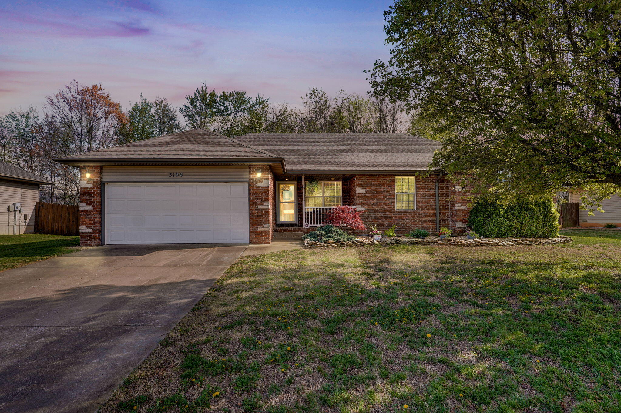 3196 W Grandview Street