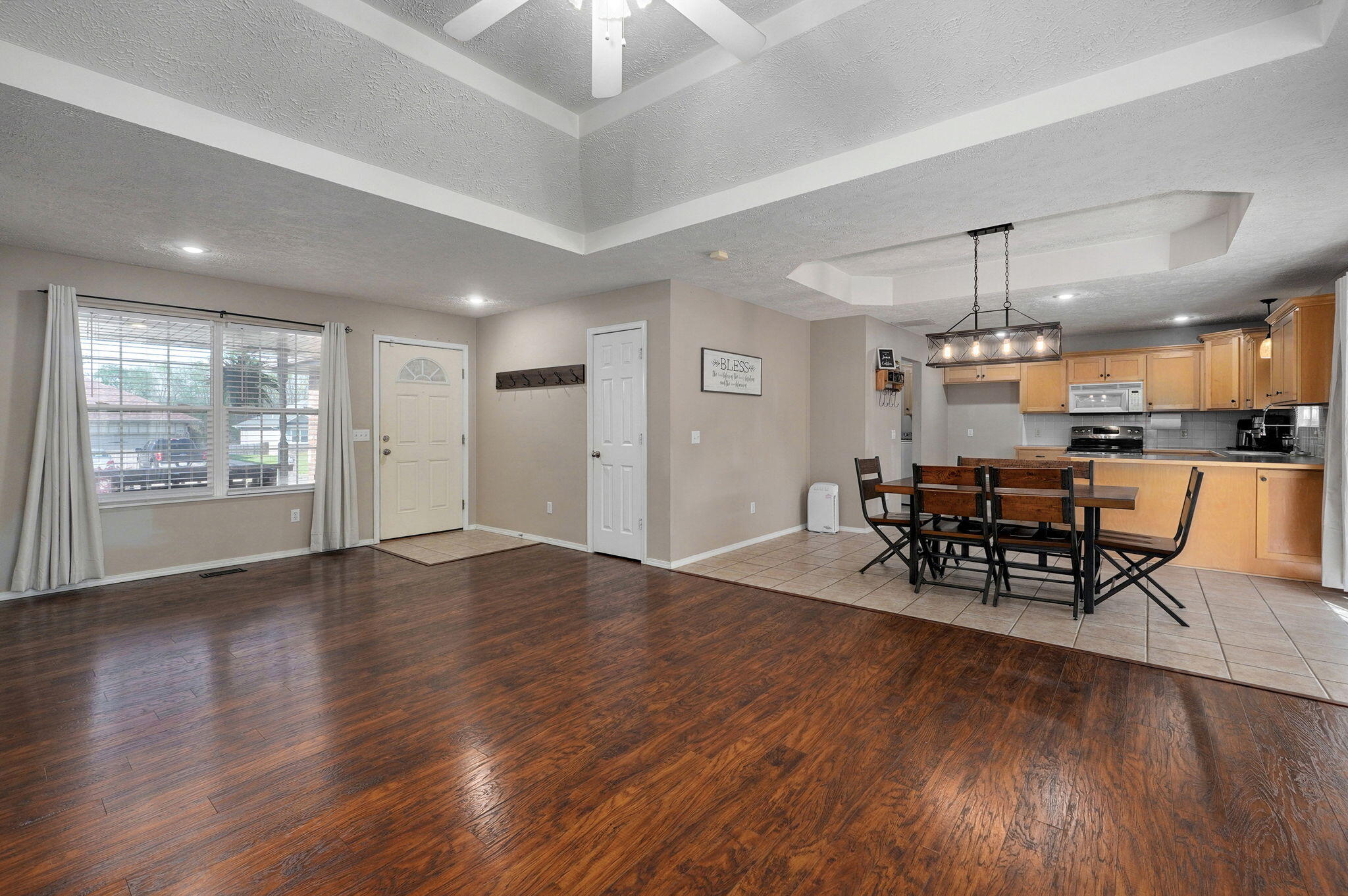 3196 W Grandview Street