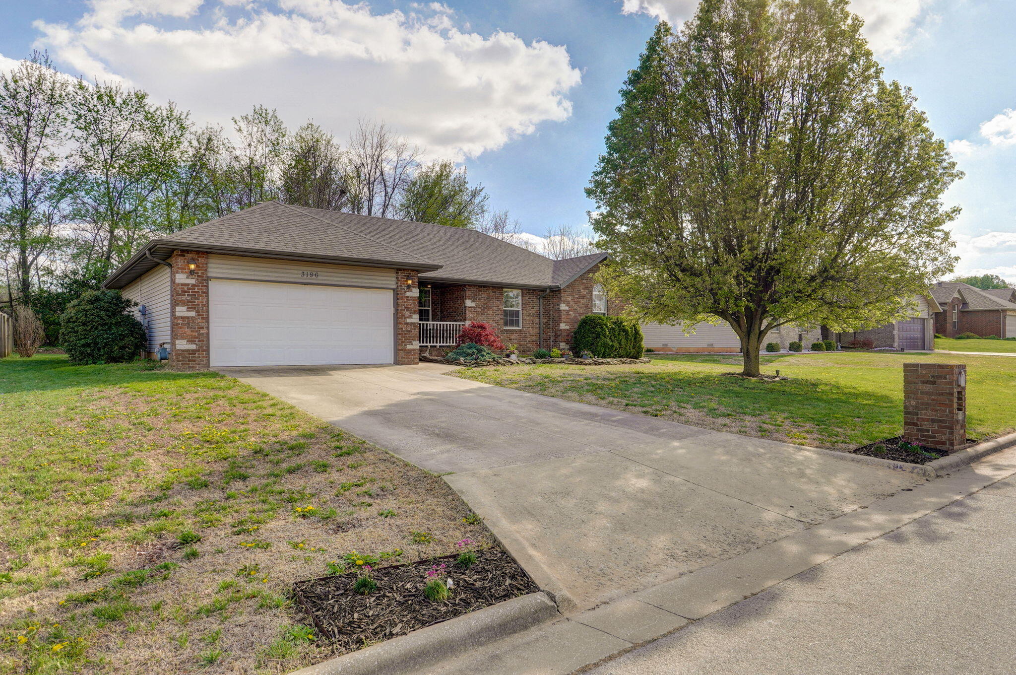 3196 W Grandview Street