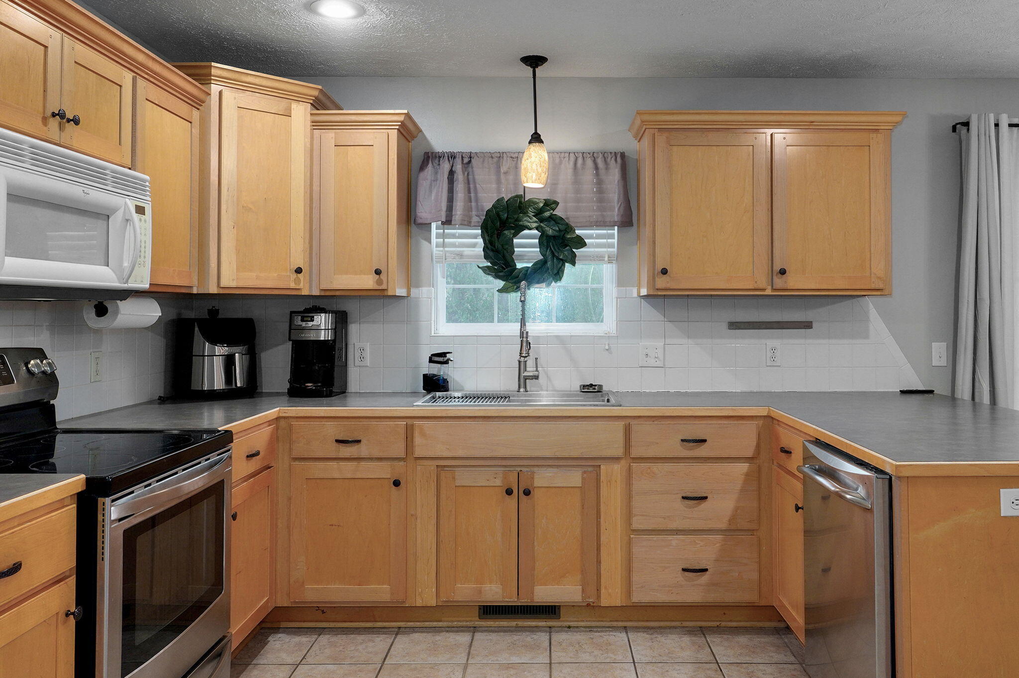 3196 W Grandview Street