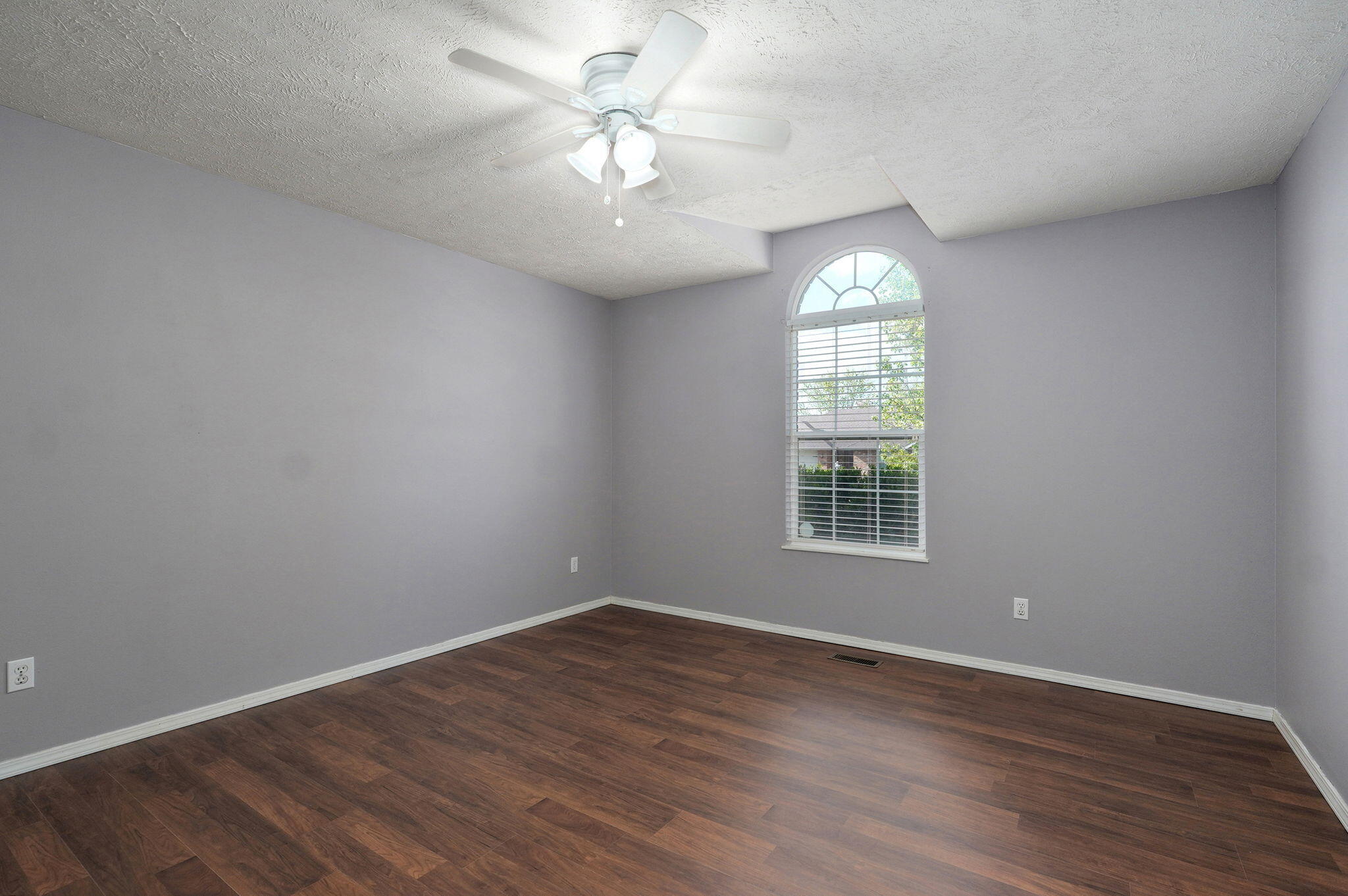 3196 W Grandview Street