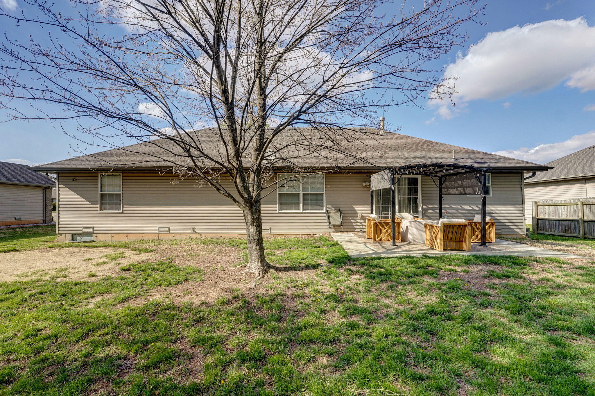 3196 W Grandview Street