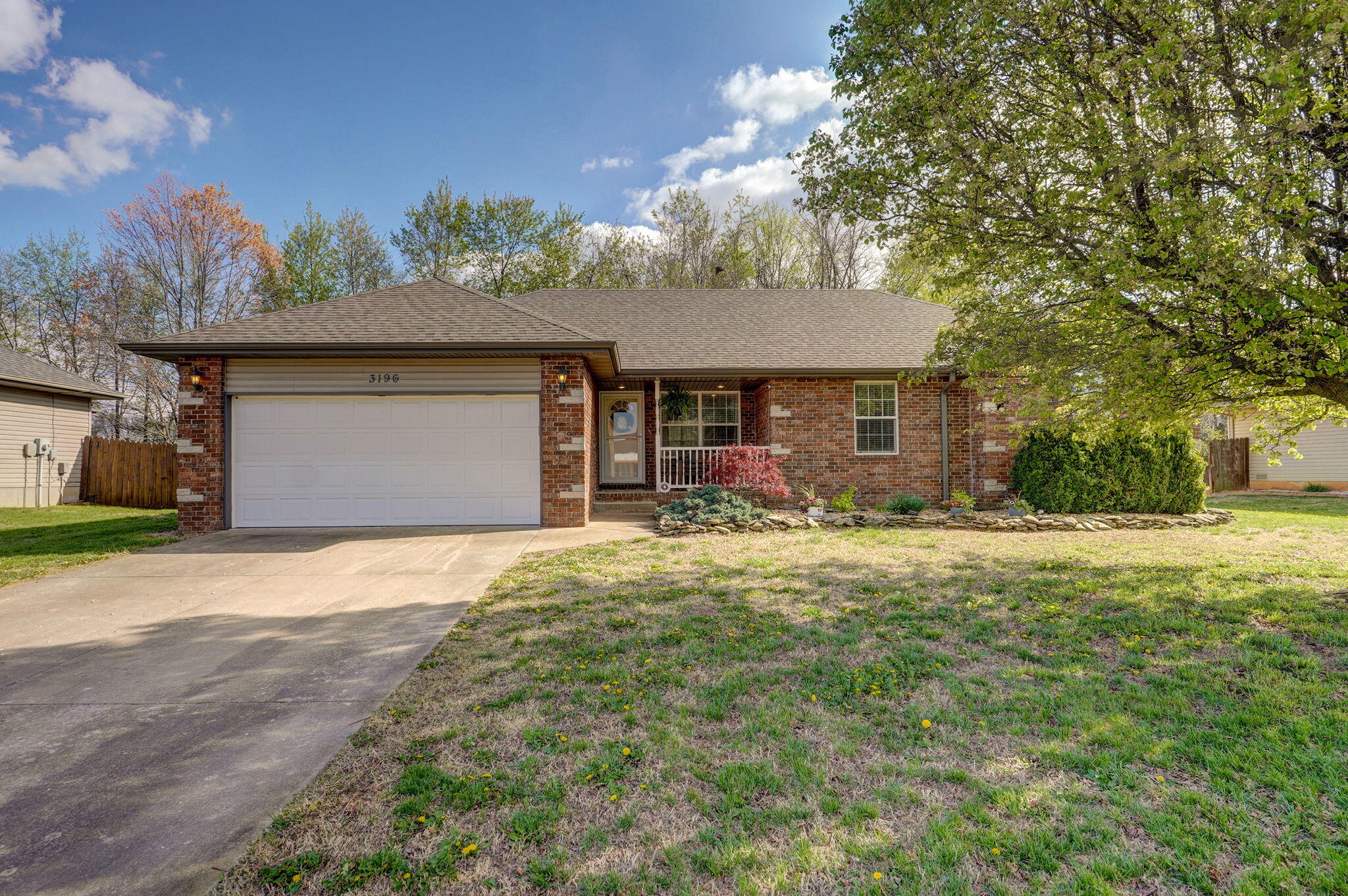 3196 W Grandview Street