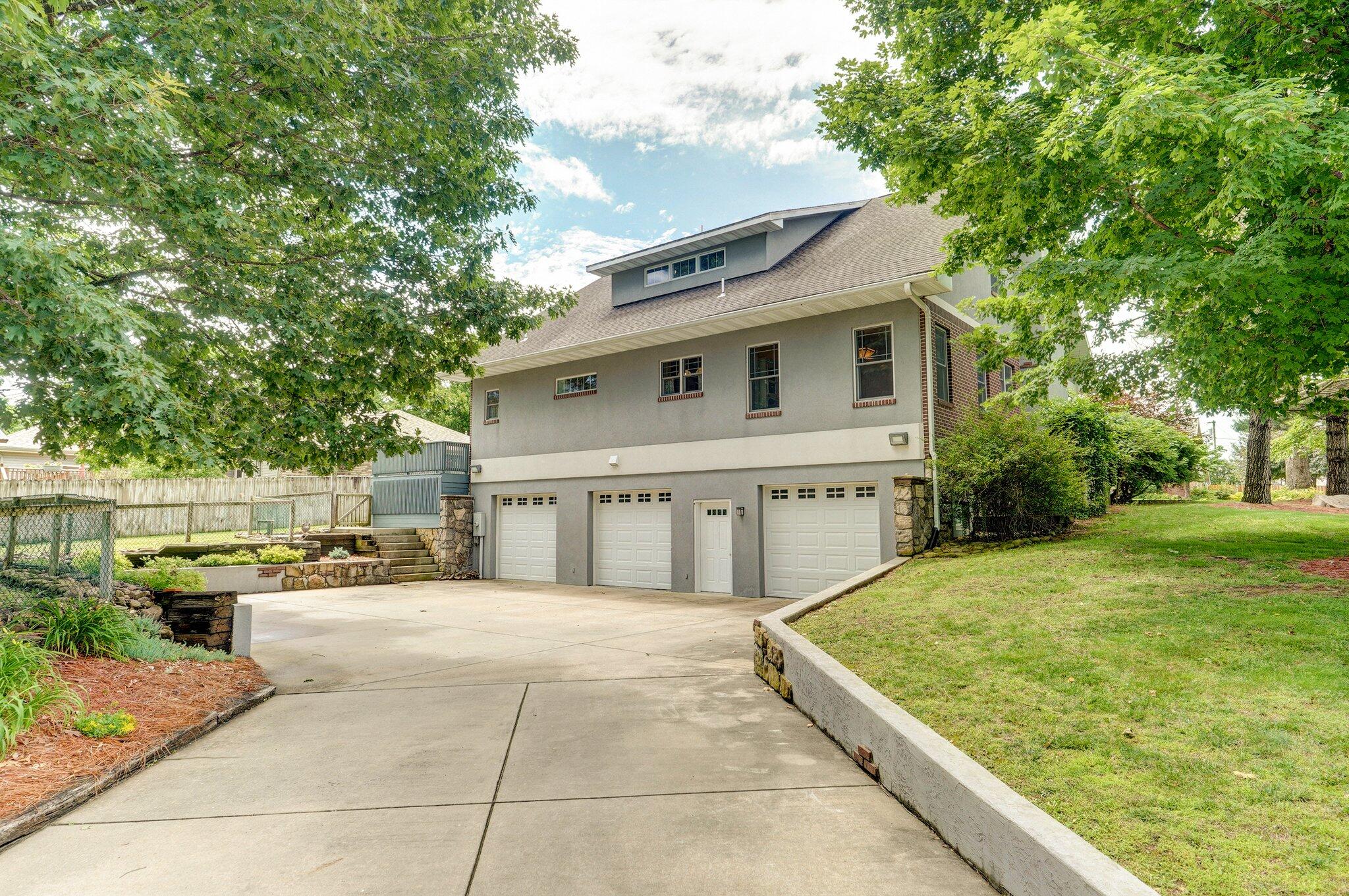 401 E Glendale Street