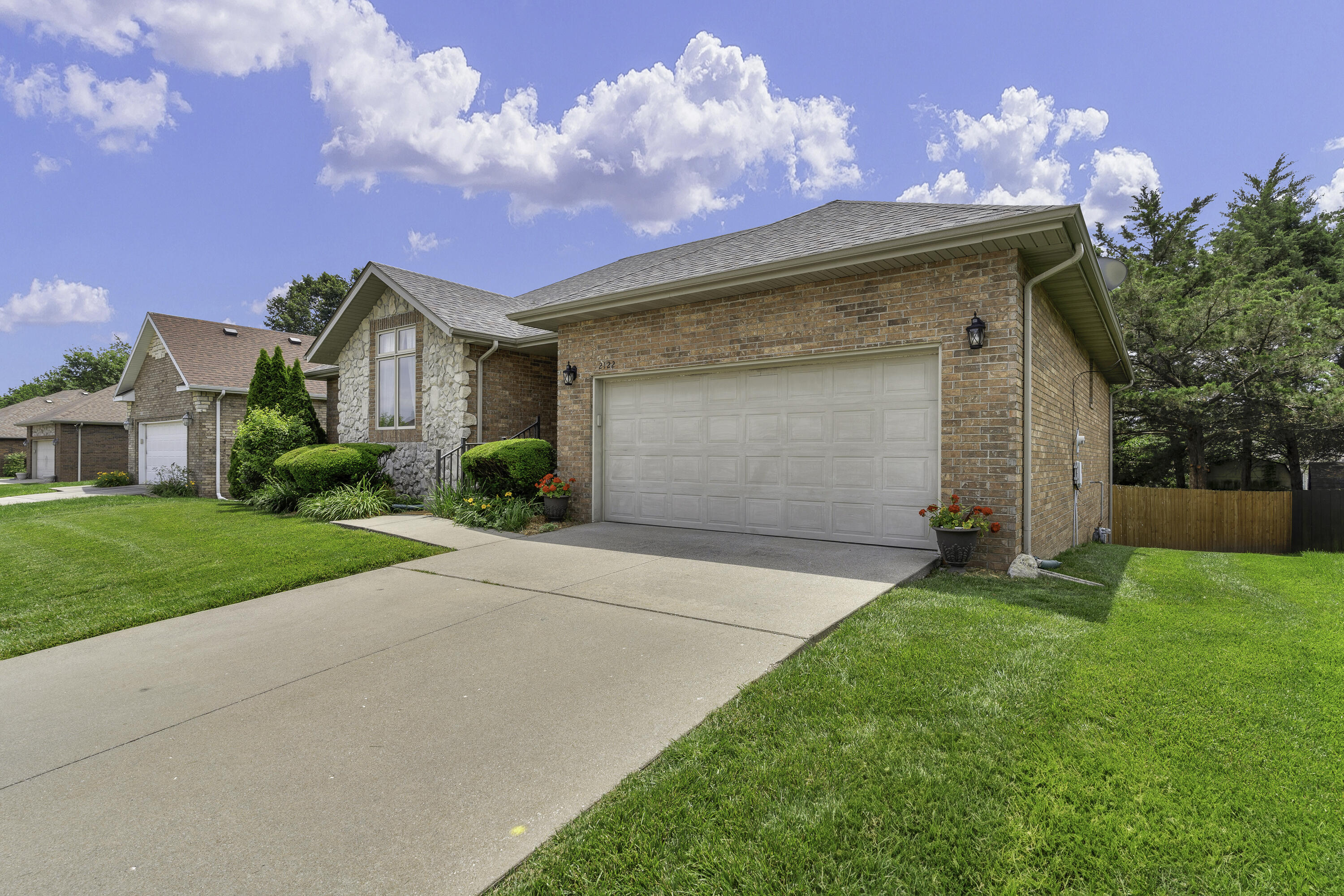 2122 W Village Terrace