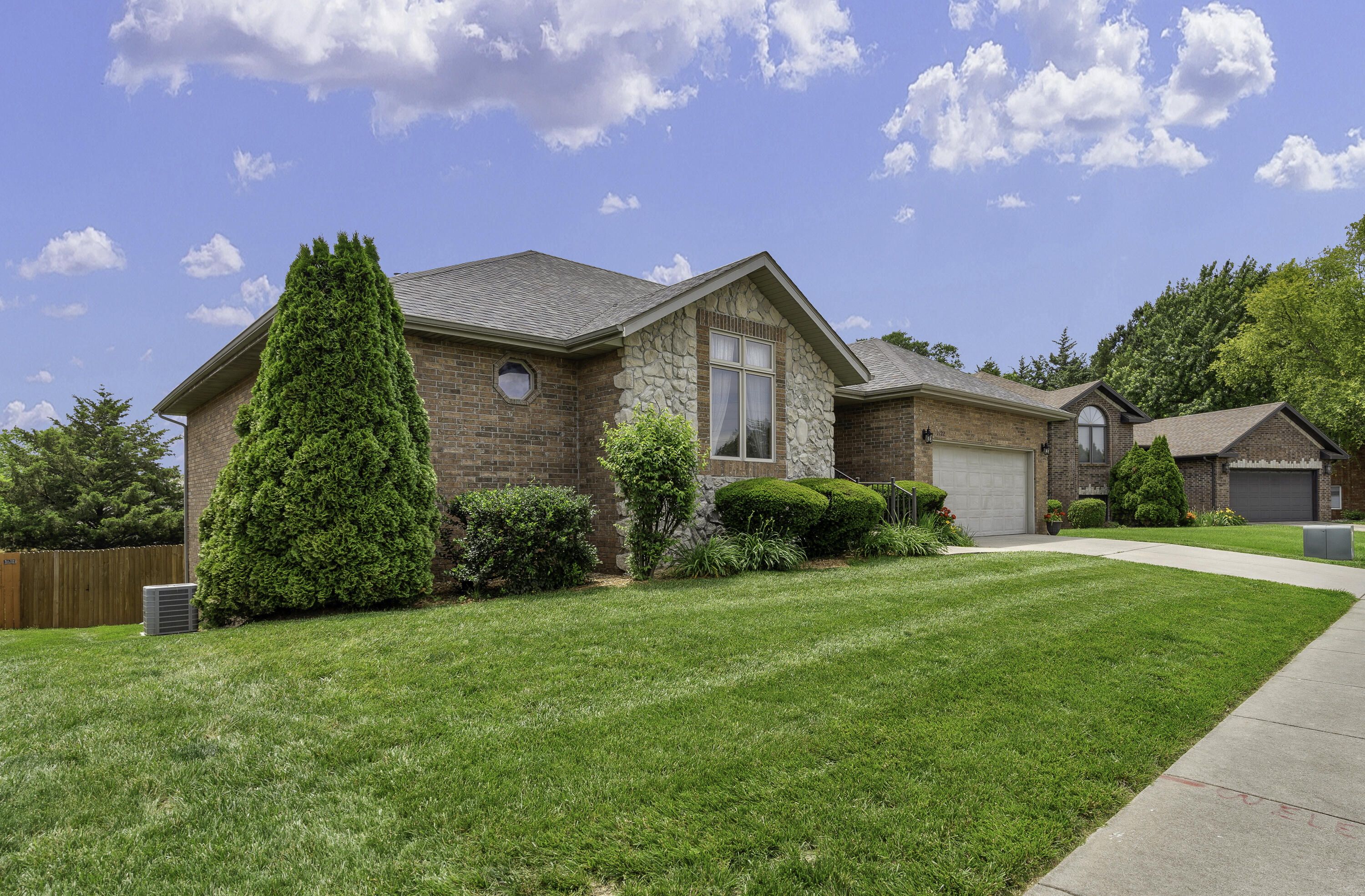 2122 W Village Terrace