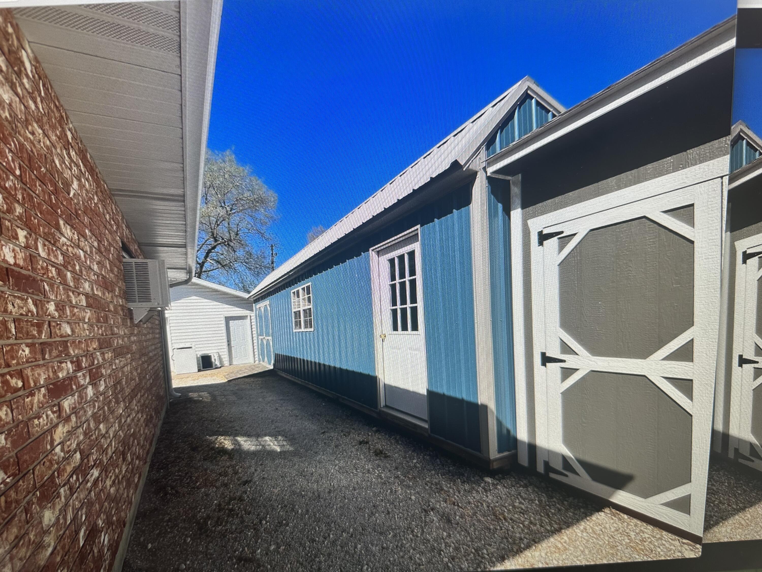 105 W Oak Street