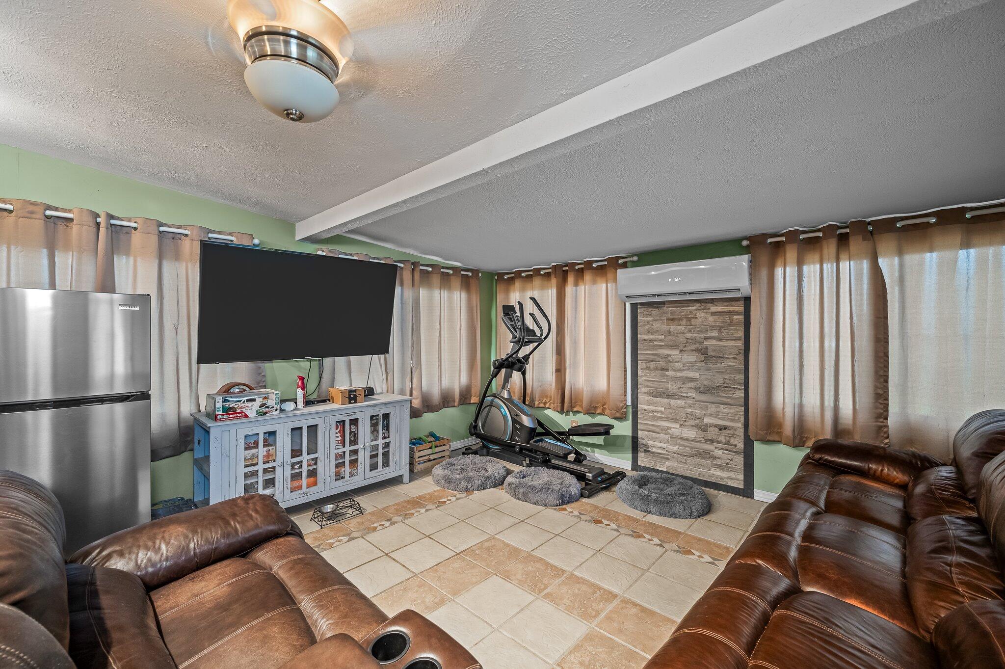 105 W Oak Street