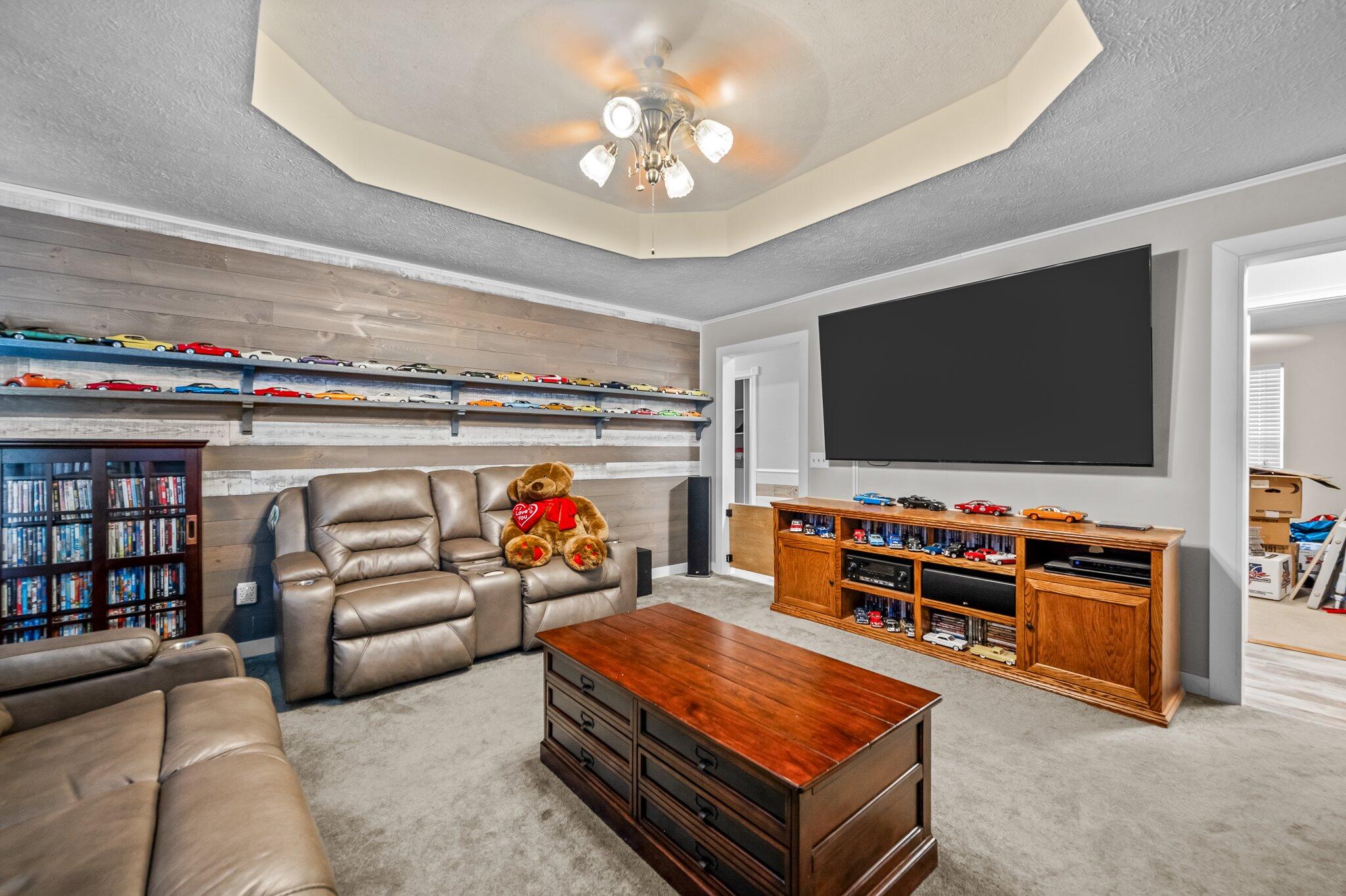 105 W Oak Street