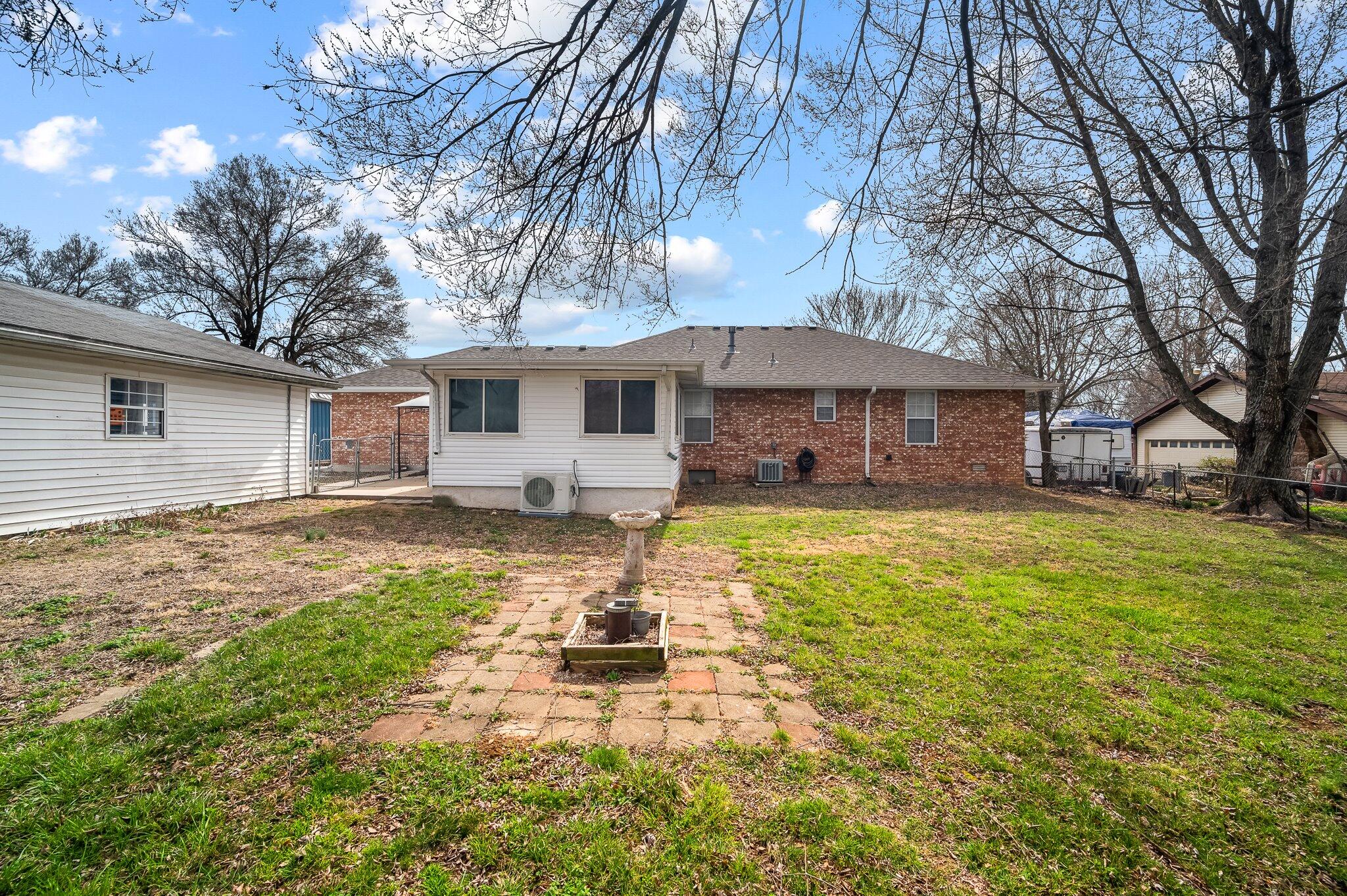 105 W Oak Street