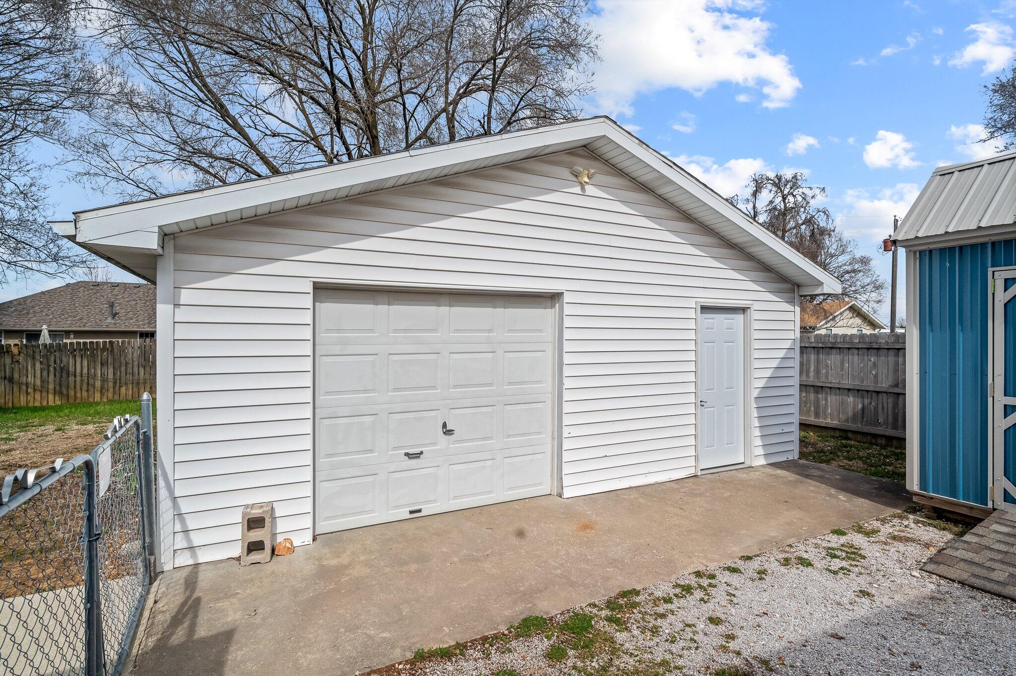 105 W Oak Street